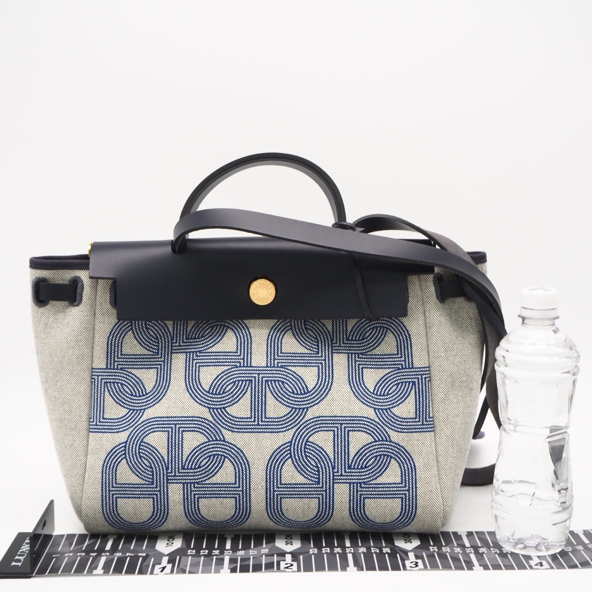 Hermes Ivory Navy Vache Leather Leather Handbag (Pre-Owned)