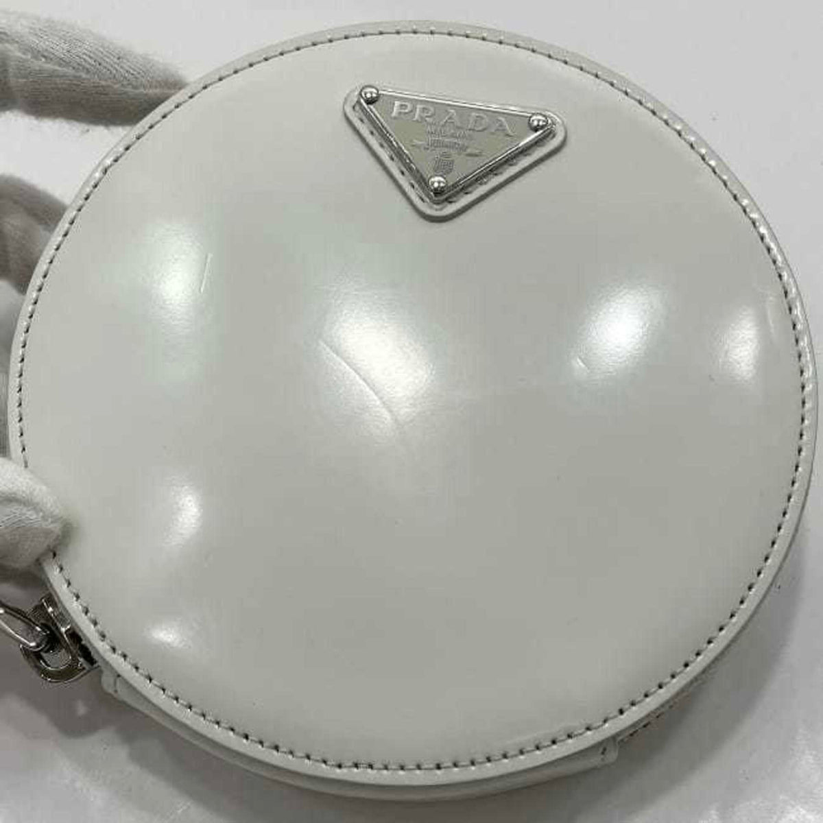 Prada White Leather Pochette Shoulder Bag (Pre-Owned)