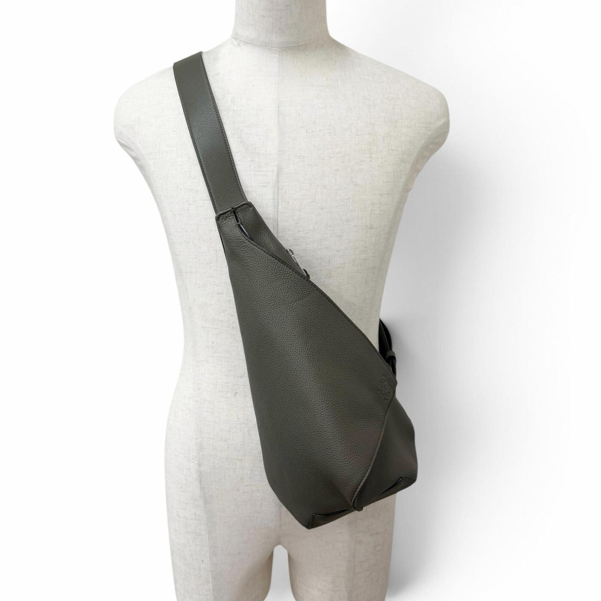 Loewe Khaki Leather Shoulder Bag Sling Bag (Pre-Owned)