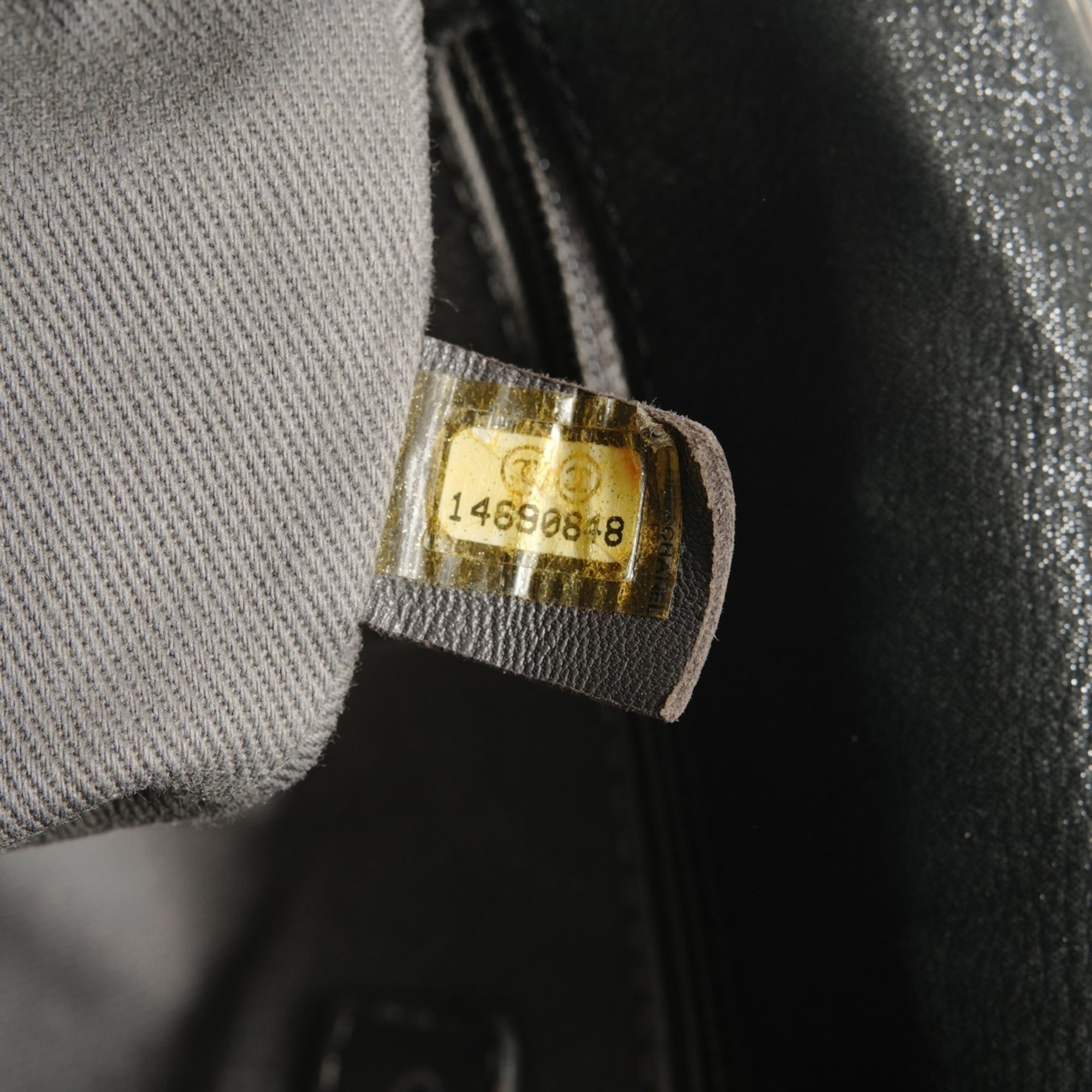 Chanel Black Shoulder Bag (Pre-Owned)