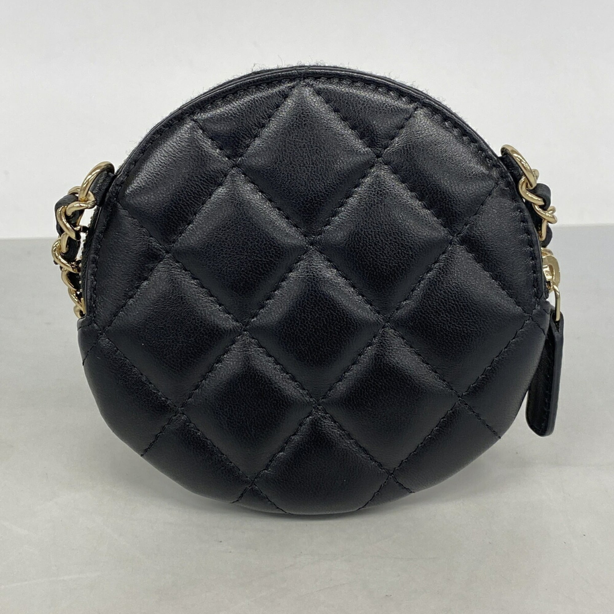 Chanel Black Leather Shoulder Bag (Pre-Owned)