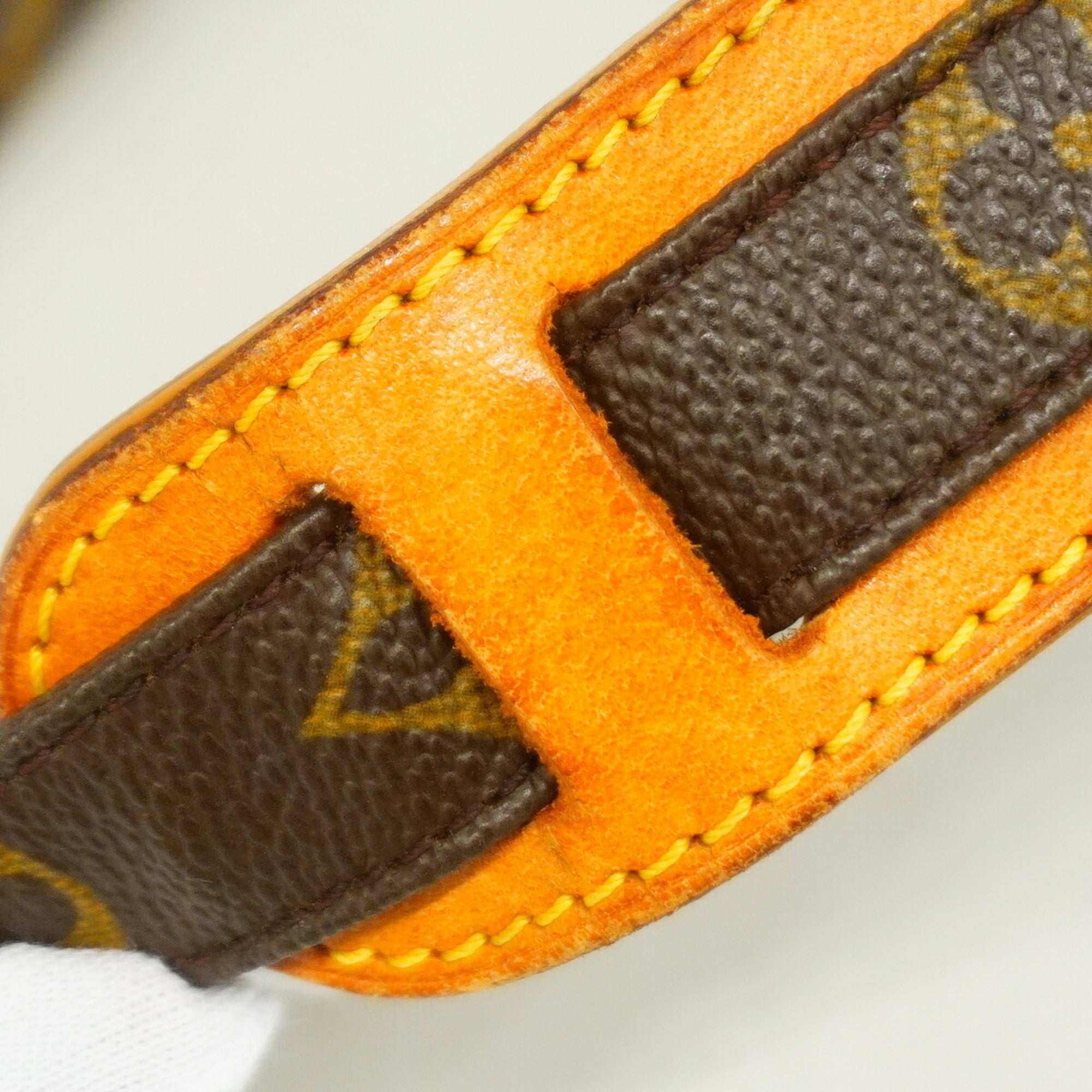 Louis Vuitton Brown Shoulder Bag (Pre-Owned)