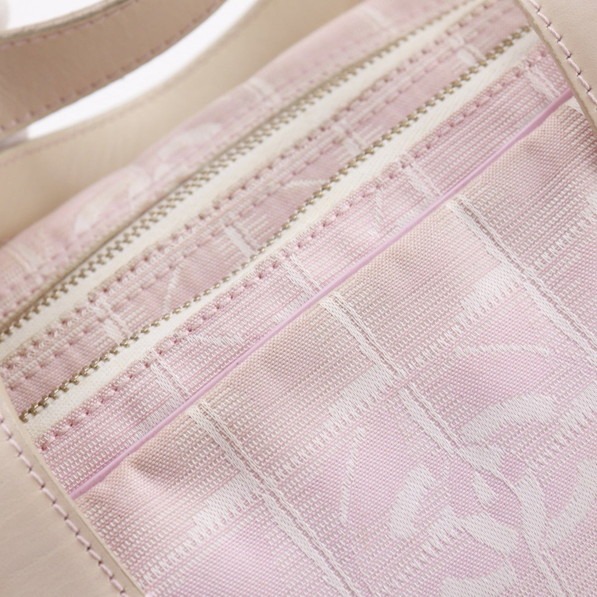 Chanel New Travel Line Pink Nylon Canvas Handbag (Pre-Owned)