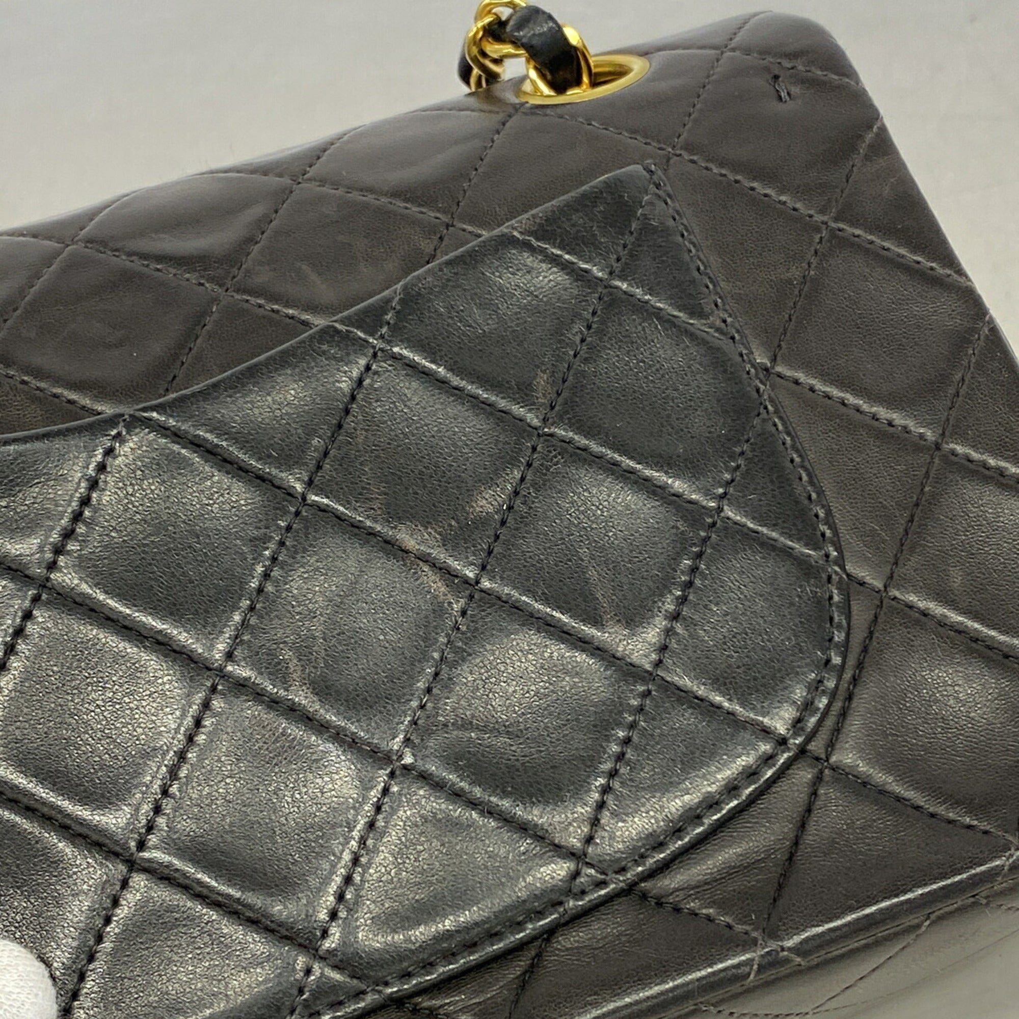 Chanel Black Leather Shoulder Bag (Pre-Owned)