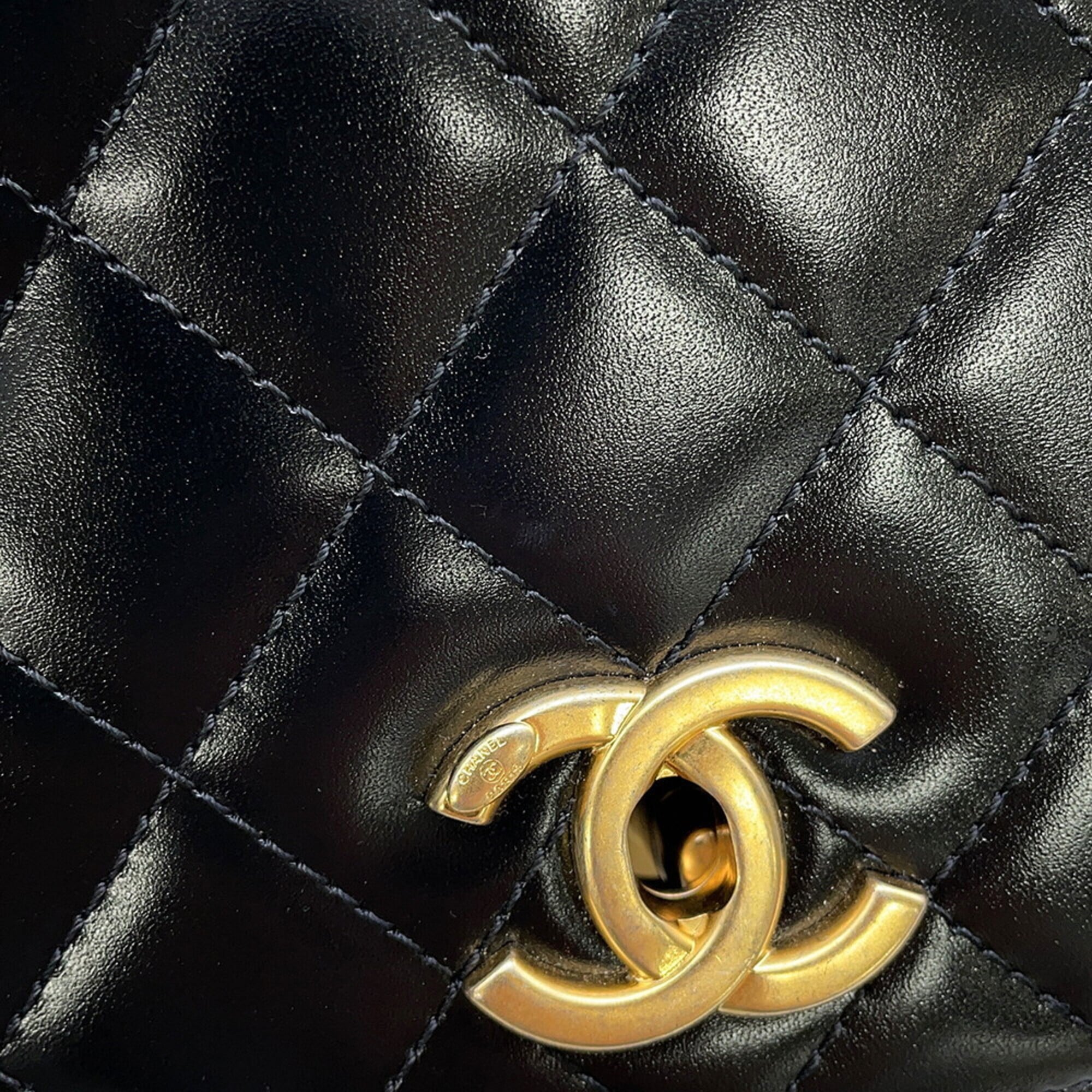Chanel Black Suede Leather Shoulder Bag (Pre-Owned)