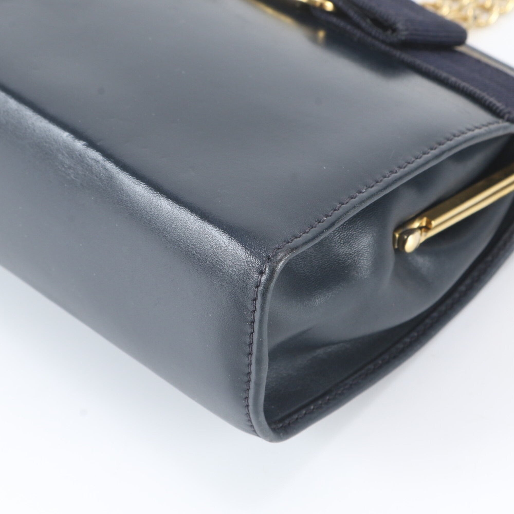 Salvatore Ferragamo Vara Navy Leather Shoulder Bag (Pre-Owned)