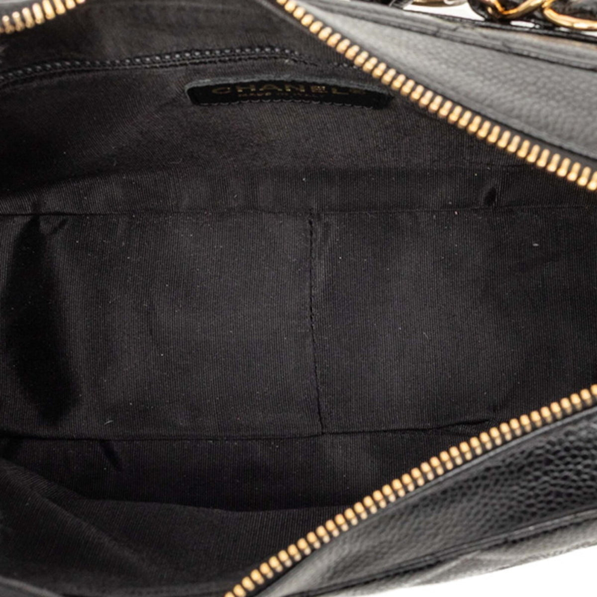 Chanel Black Grained Calfskin Shoulder Bag (Pre-Owned)