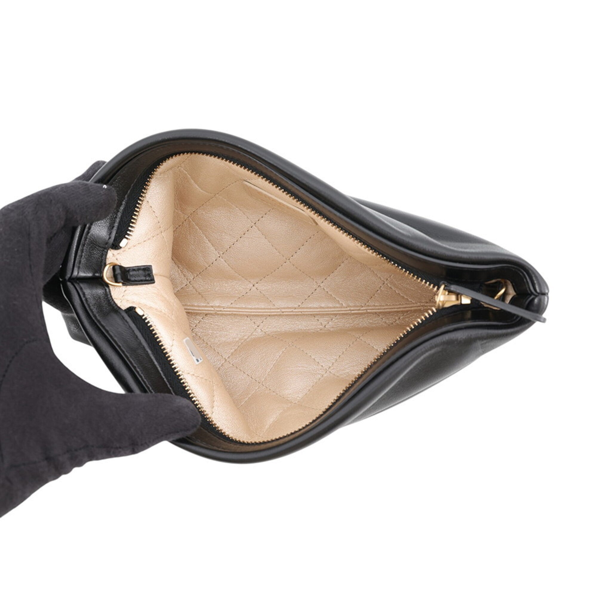 Chanel Black Leather Shoulder Bag (Pre-Owned)