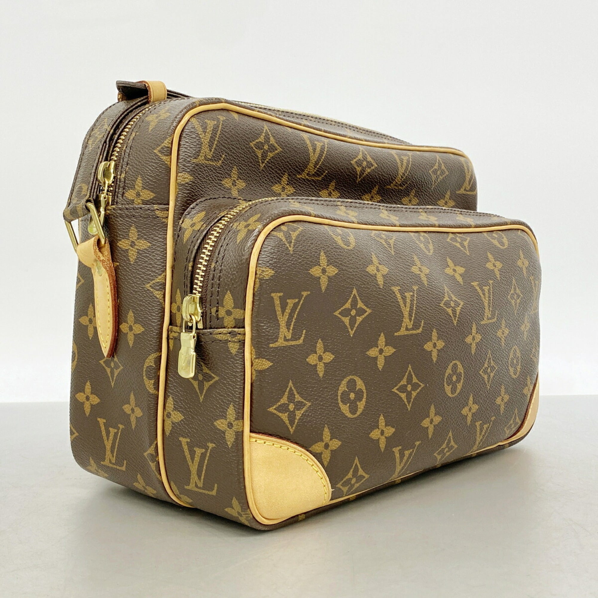 Louis Vuitton Brown Shoulder Bag (Pre-Owned)