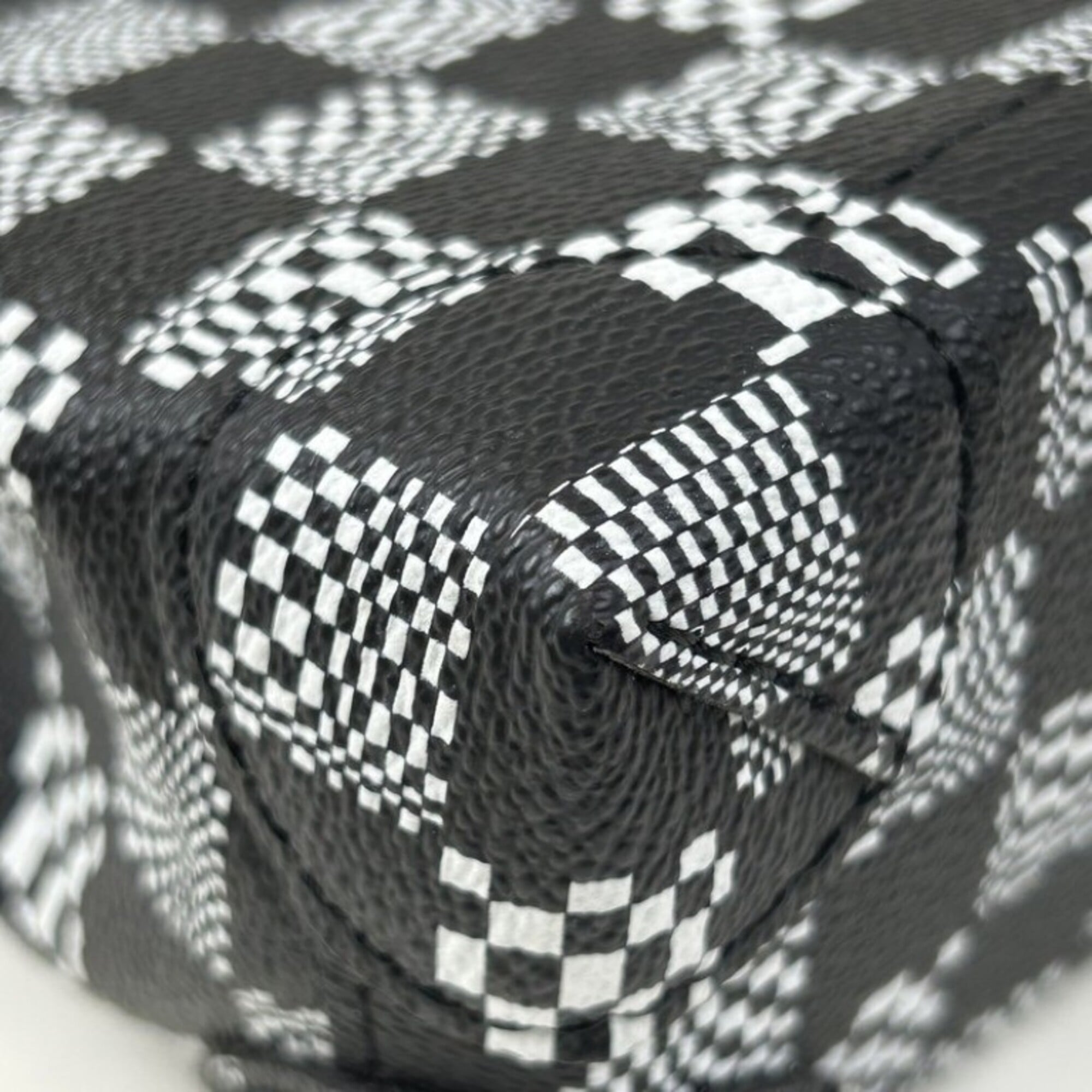 Louis Vuitton Black White Shoulder Bag (Pre-Owned)