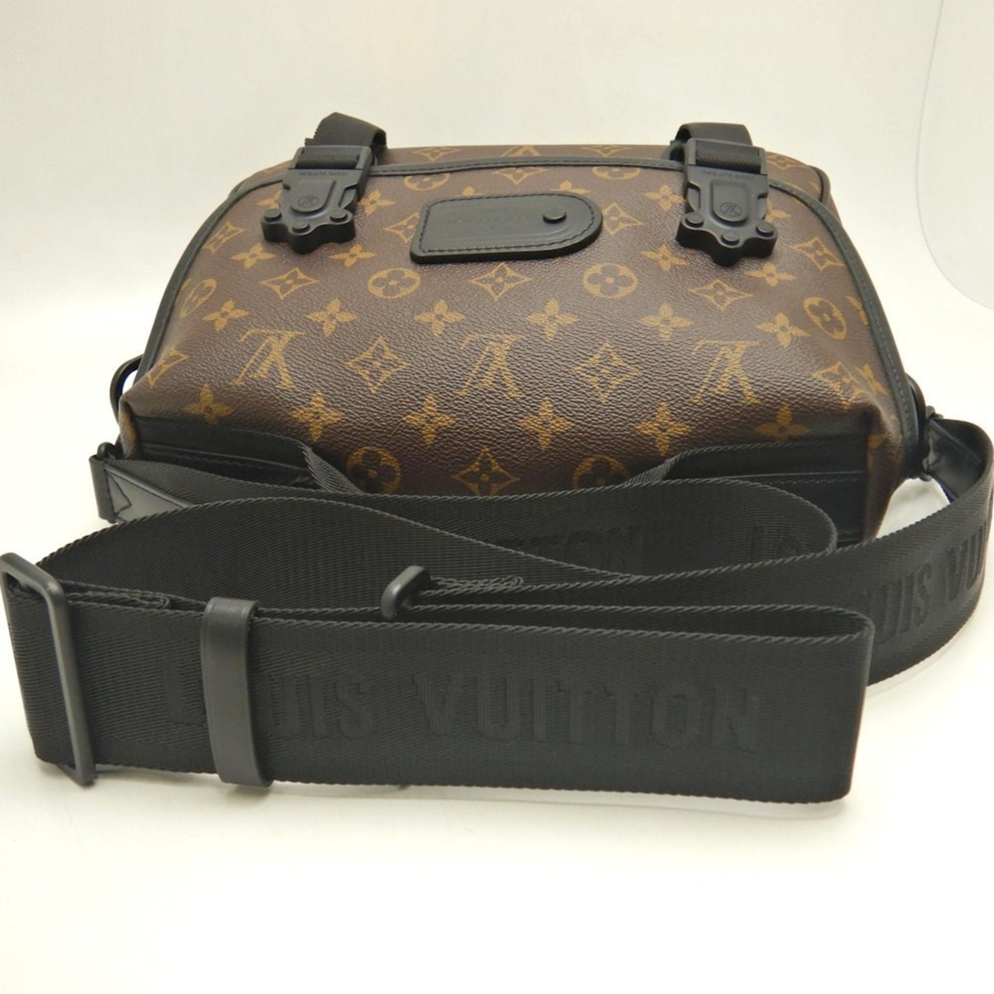 Louis Vuitton Brown Pvc Shoulder Bag (Pre-Owned)