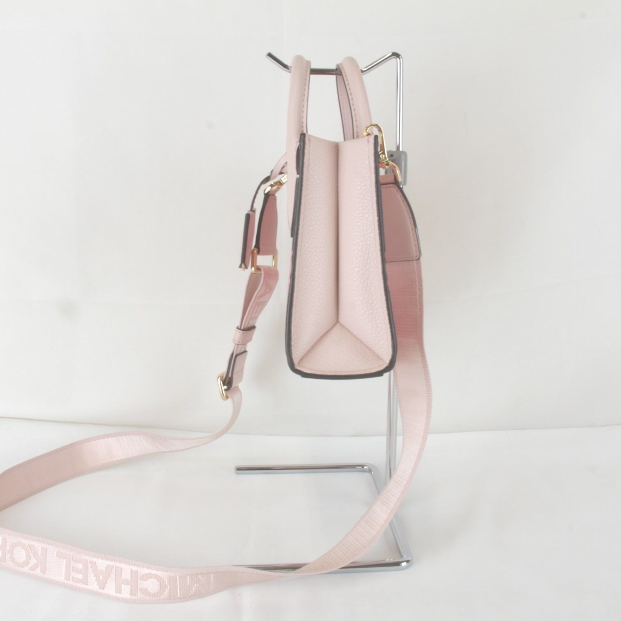 Michael Kors Pink Leather Shoulder Bag (Pre-Owned)