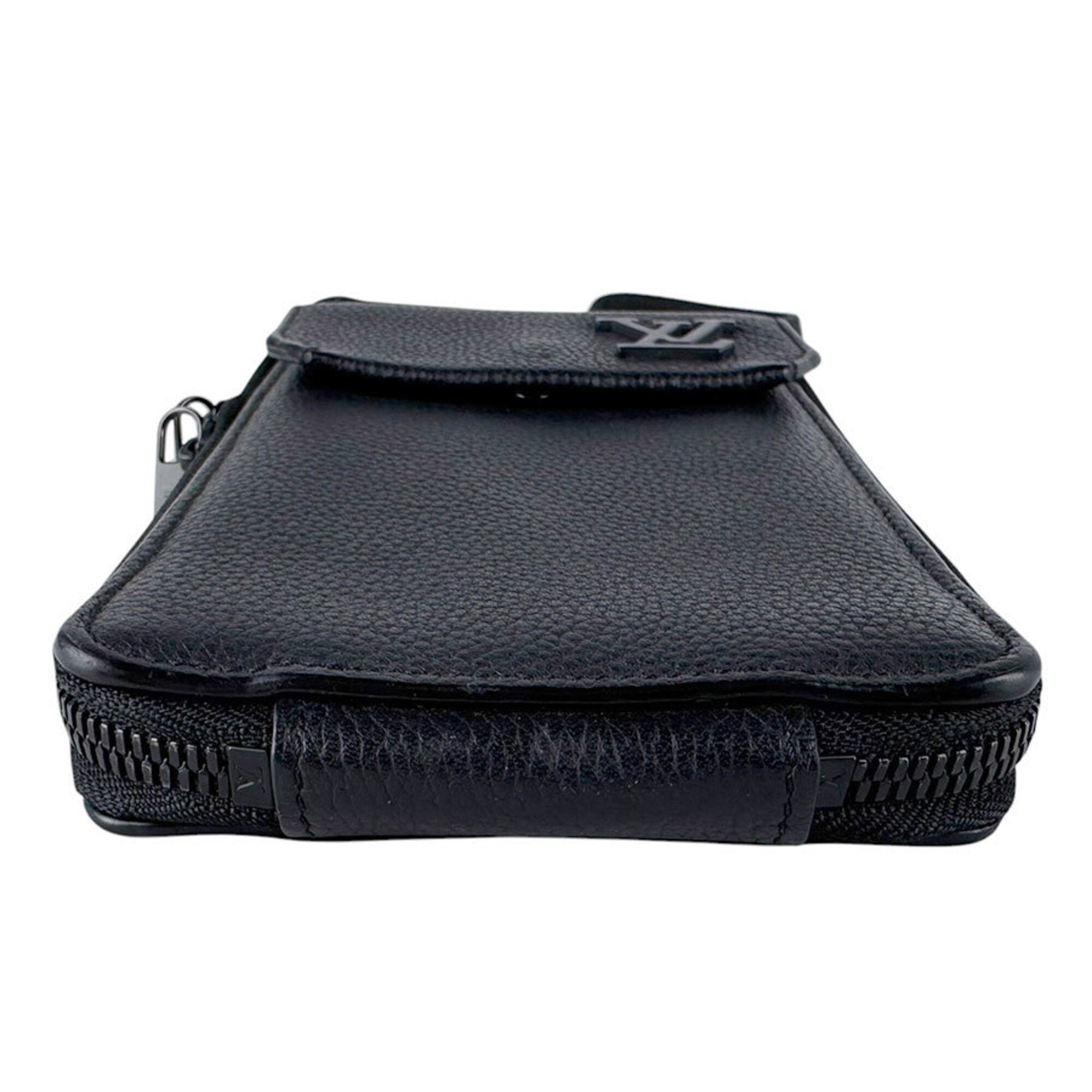 Louis Vuitton Black Leather Shoulder Bag (Pre-Owned)