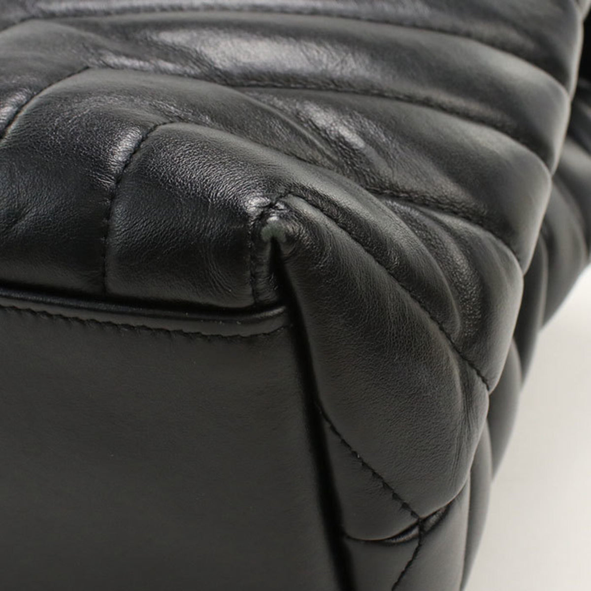 Saint Laurent Black Leather Shoulder Bag (Pre-Owned)