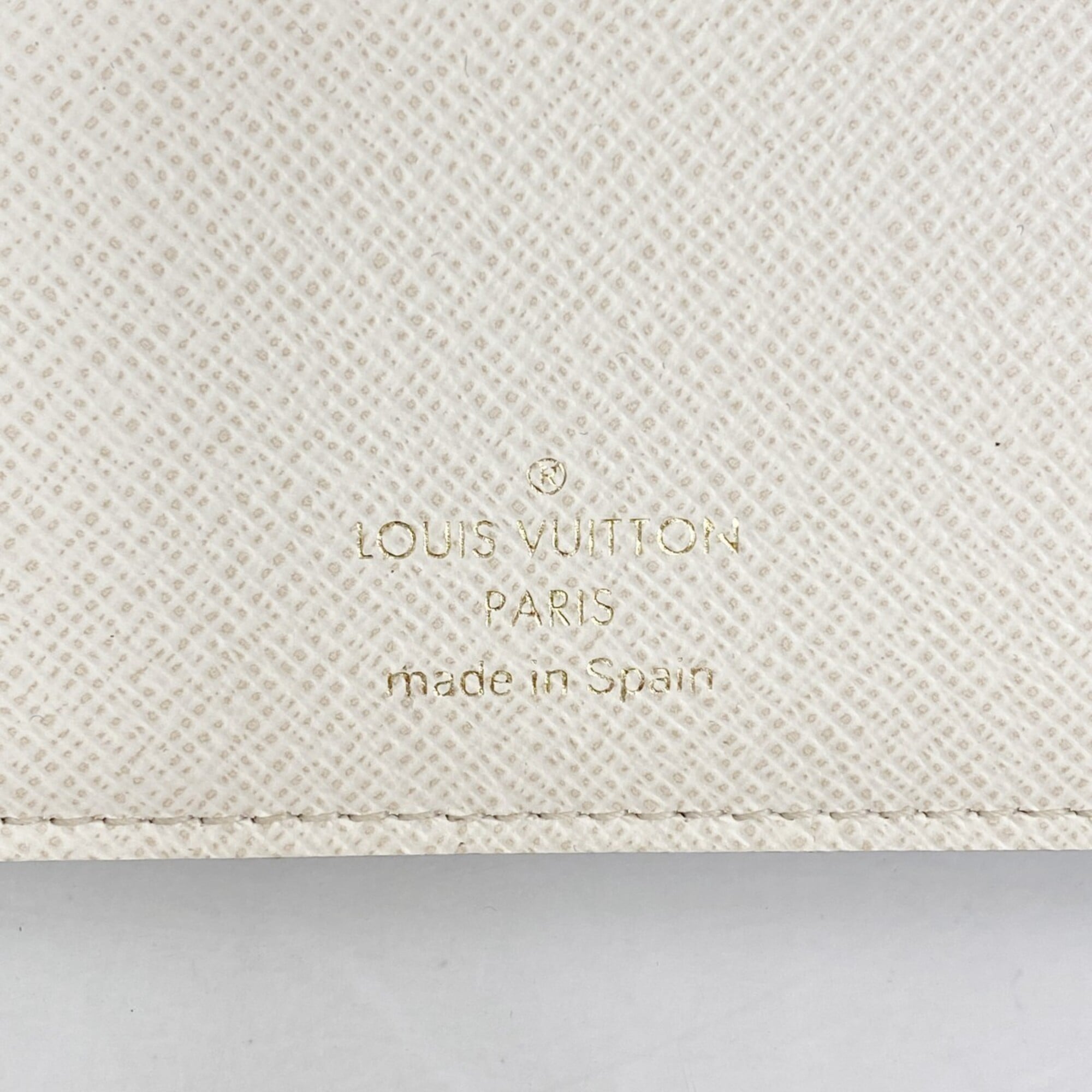 Louis Vuitton Lv Off White Long Wallet (Bi-Fold) (Pre-Owned)