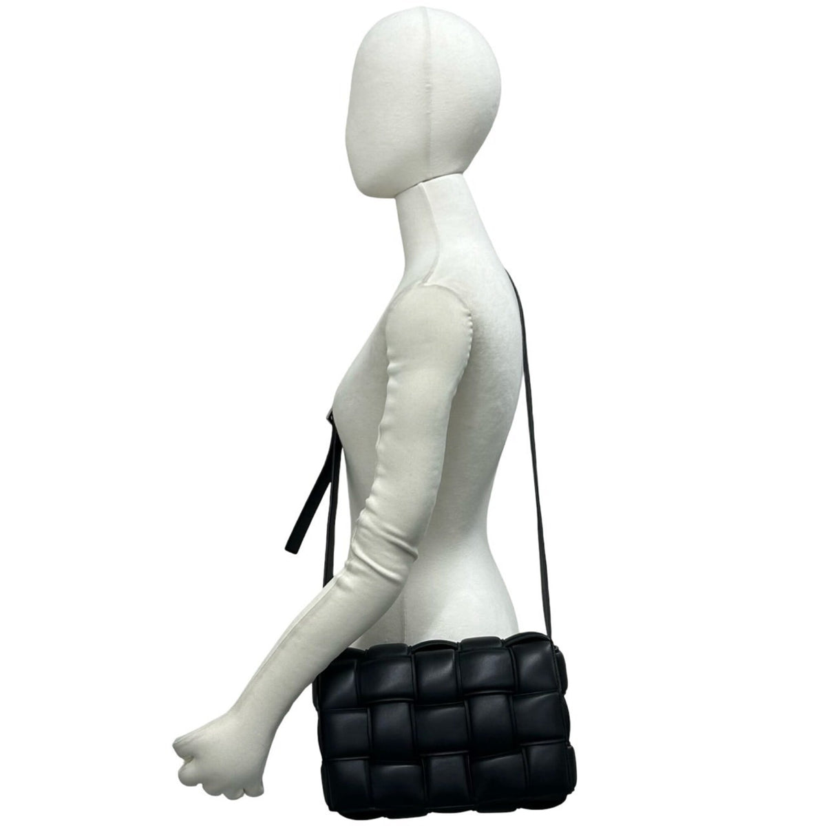 Bottega Veneta Black Leather Pochette Shoulder Bag (Pre-Owned)