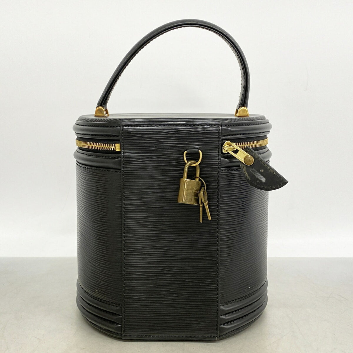 Louis Vuitton Noir Handbag (Pre-Owned)