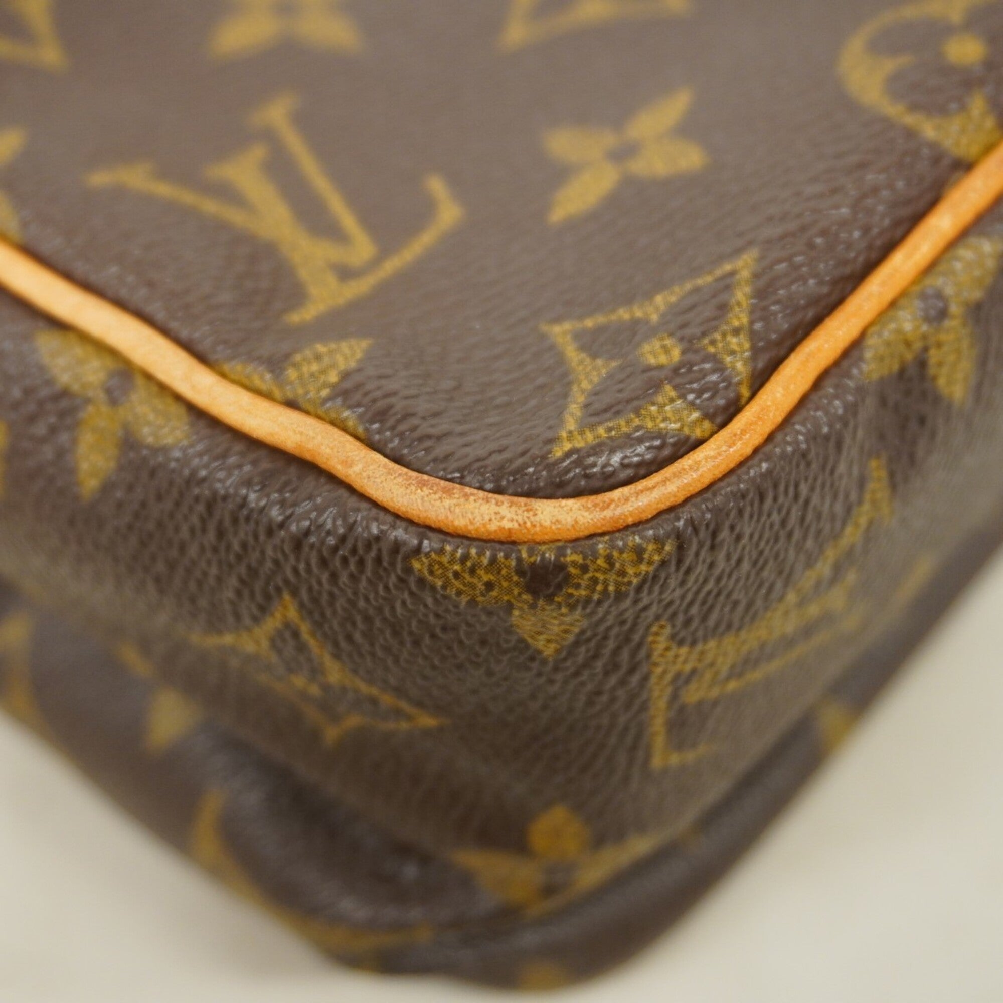 Louis Vuitton Brown Shoulder Bag (Pre-Owned)