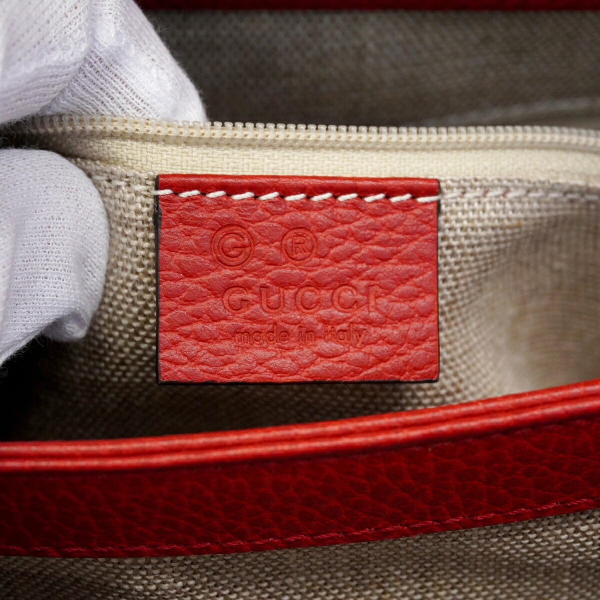 Gucci Red Color Leather Handbag (Pre-Owned)