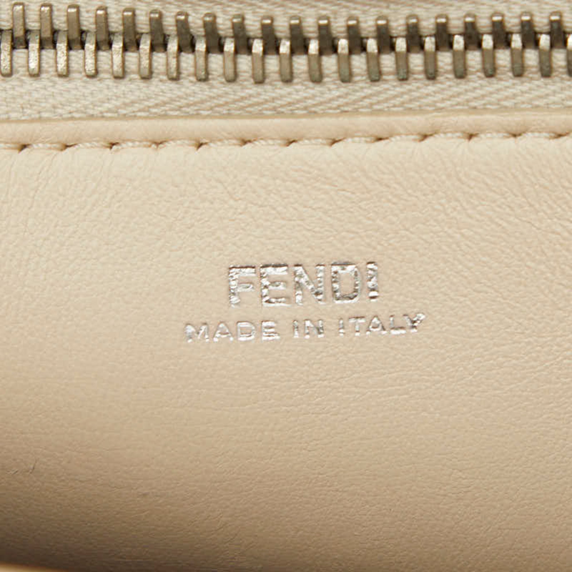 Fendi Ivory Leather Shoulder Bag (Pre-Owned)