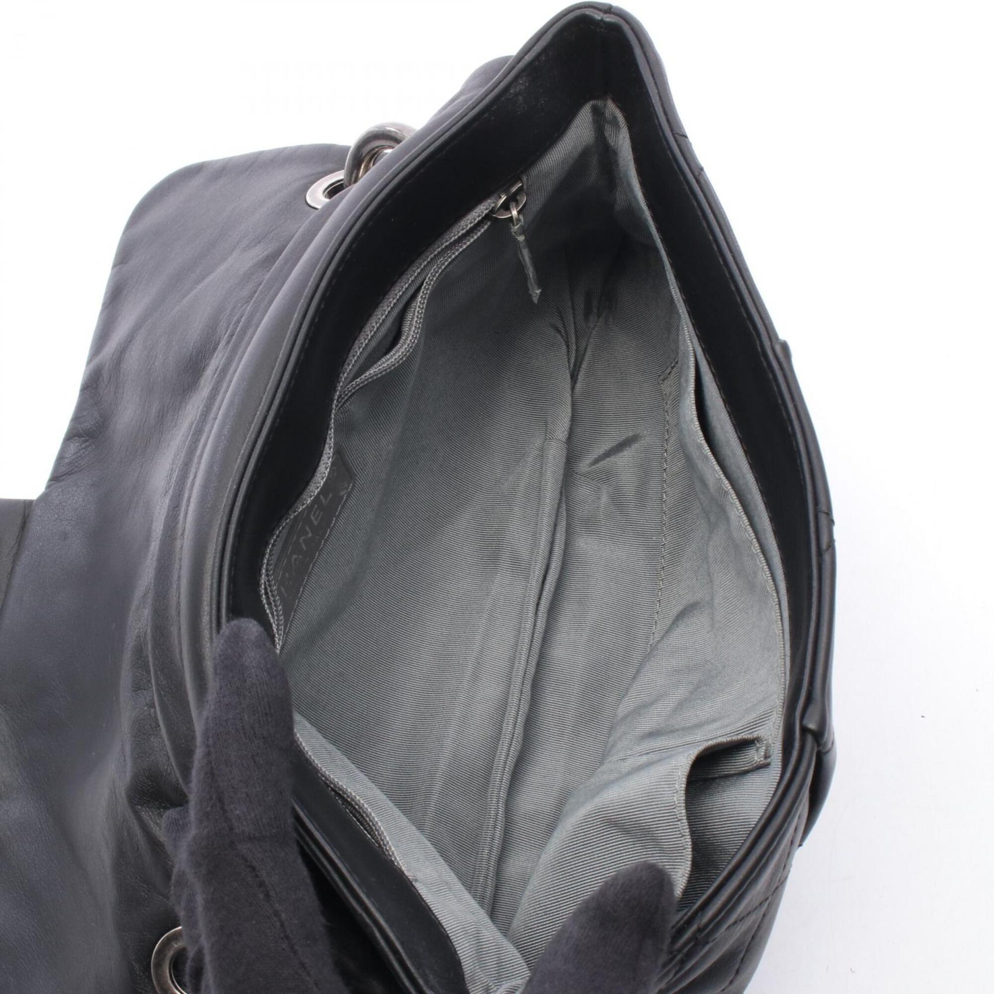 Chanel Black Leather Handbag (Pre-Owned)