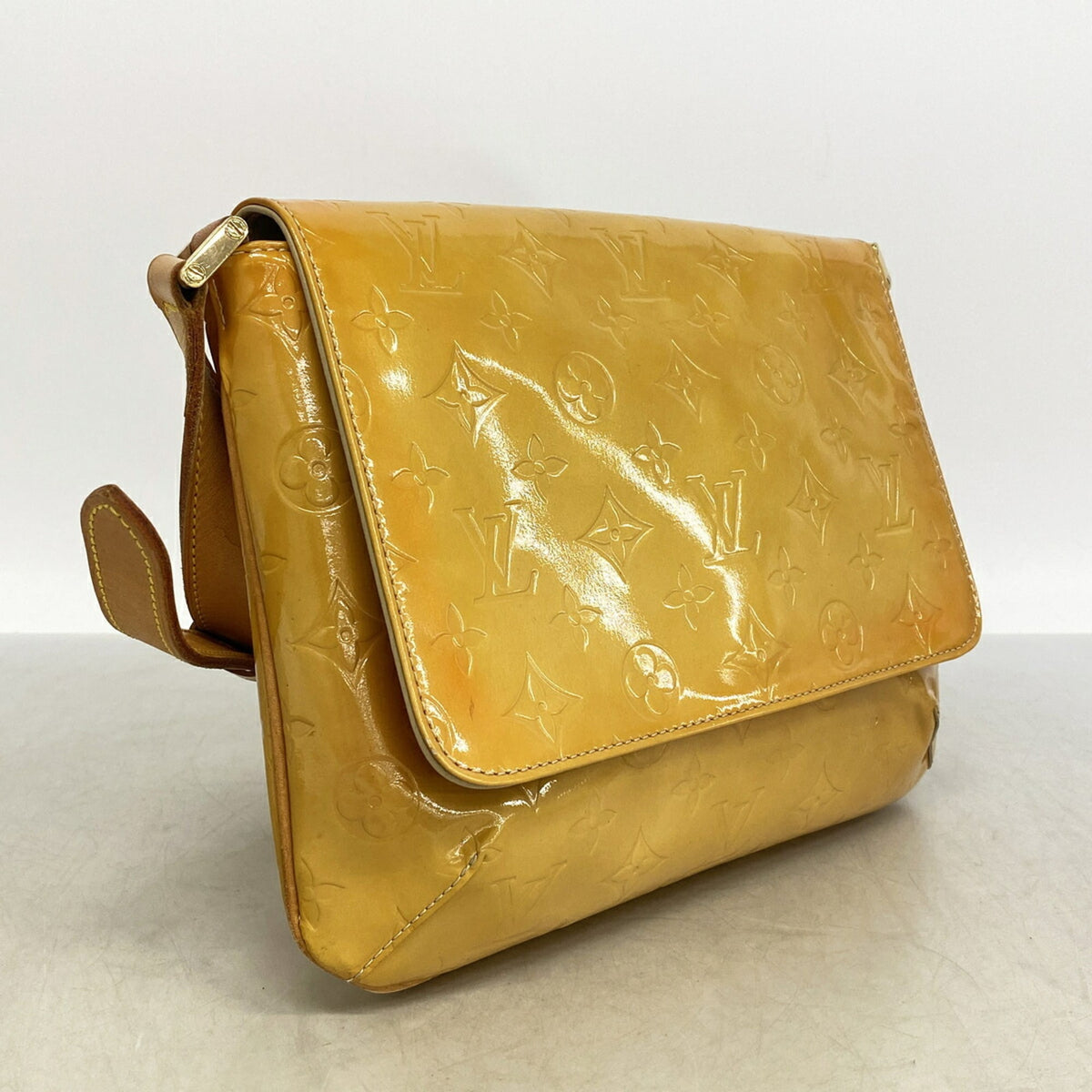 Louis Vuitton Beige Shoulder Bag (Pre-Owned)