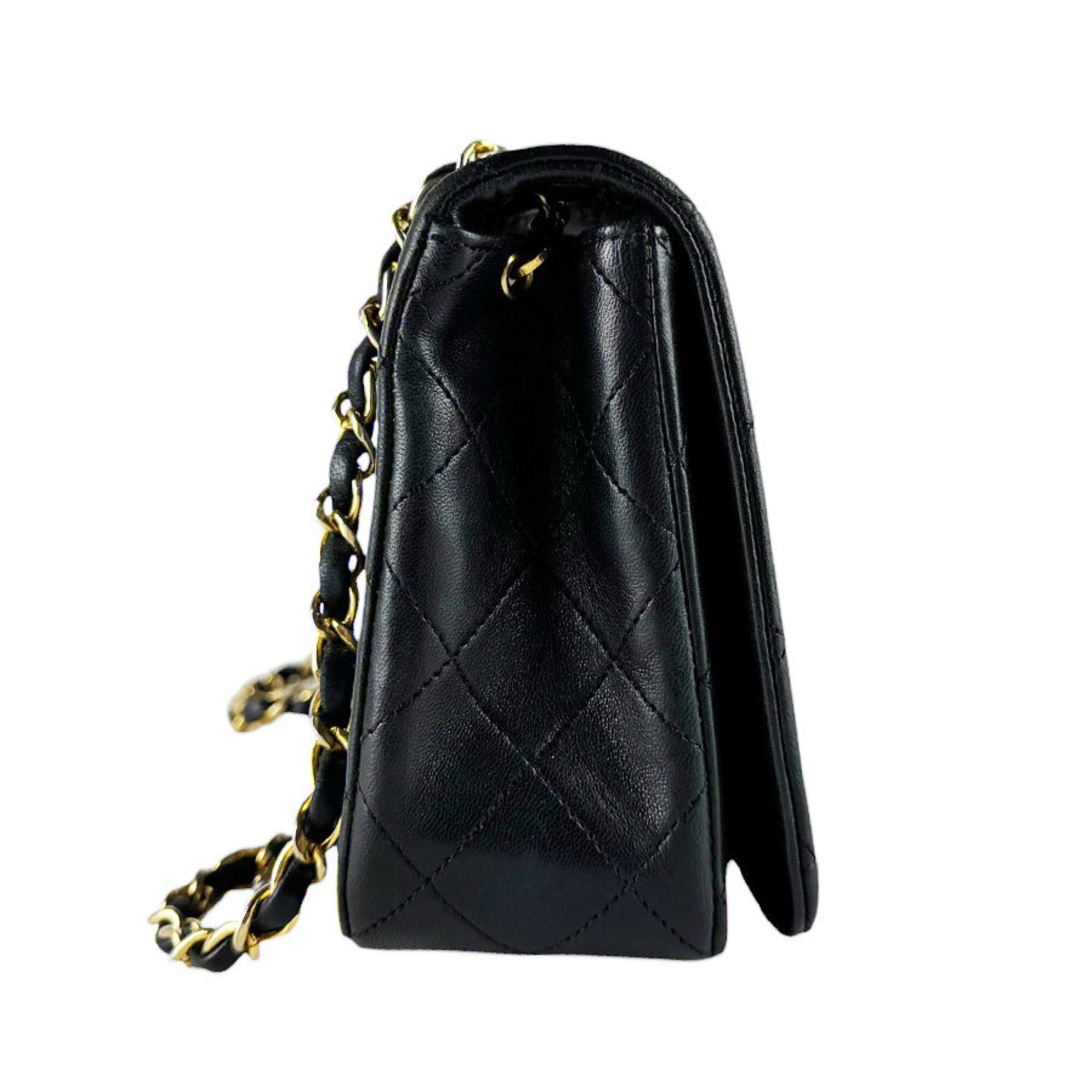 Chanel Black Leather Shoulder Bag (Pre-Owned)