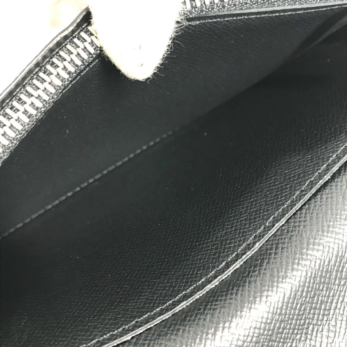 Louis Vuitton Taiga Ardoise Black Taiga Leather Long Wallet (Bi-Fold) (Pre-Owned)