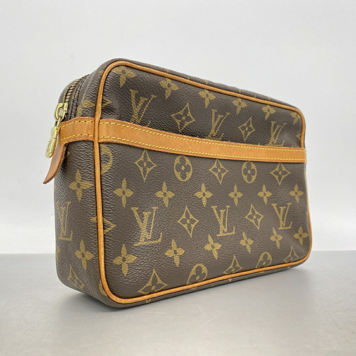 Louis Vuitton Brown Clutch Bag (Pre-Owned)