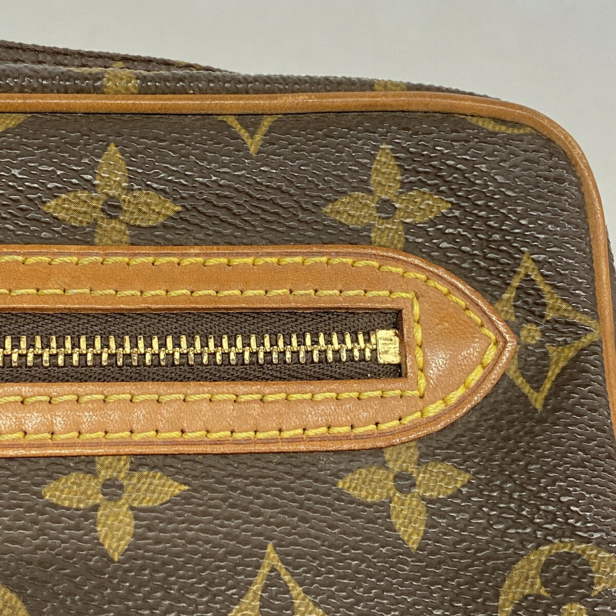 Louis Vuitton Brown Clutch Bag (Pre-Owned)