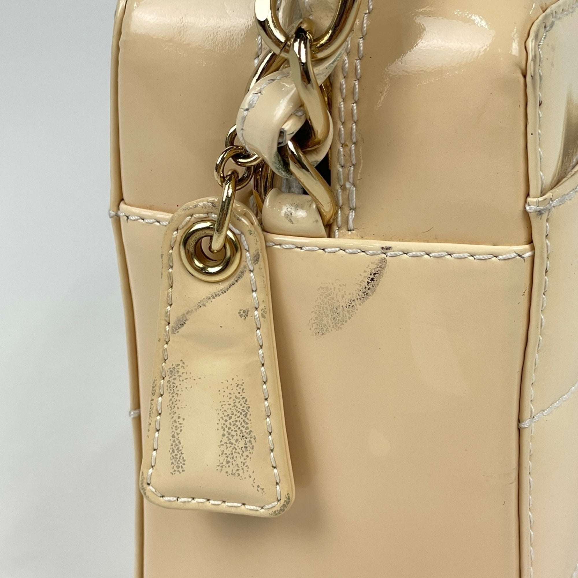 Chanel Beige Patent Leather Handbag (Pre-Owned)