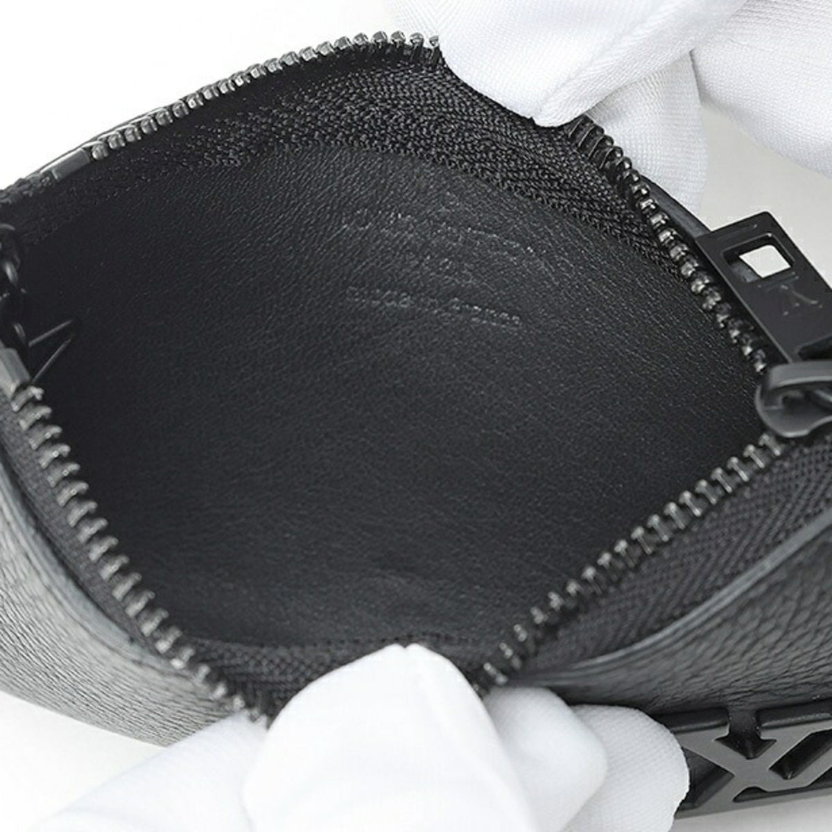 Louis Vuitton Black Leather Coin Purse/Coin Case (Pre-Owned)