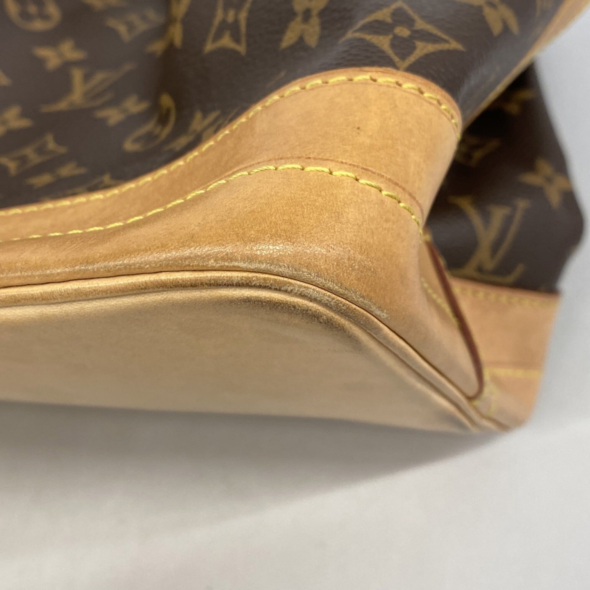 Louis Vuitton Brown Shoulder Bag (Pre-Owned)