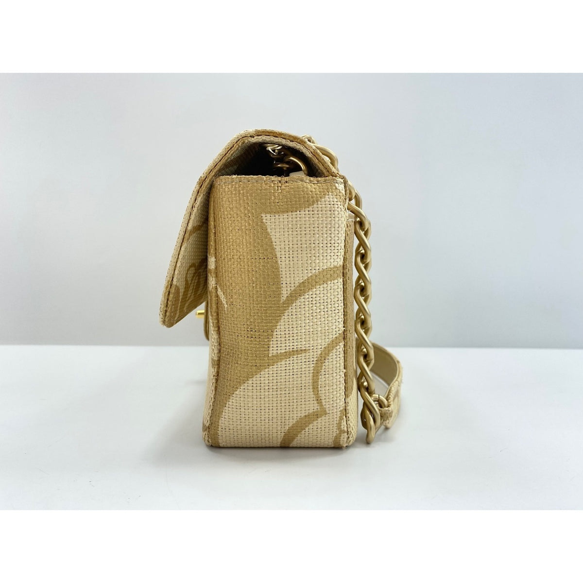Chanel Beige Raffia Shoulder Bag (Pre-Owned)
