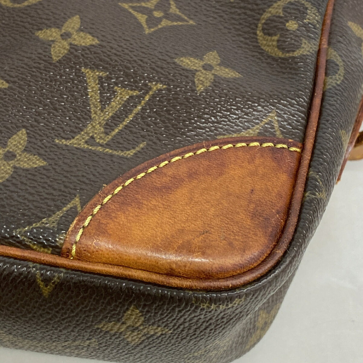 Louis Vuitton Brown Shoulder Bag (Pre-Owned)