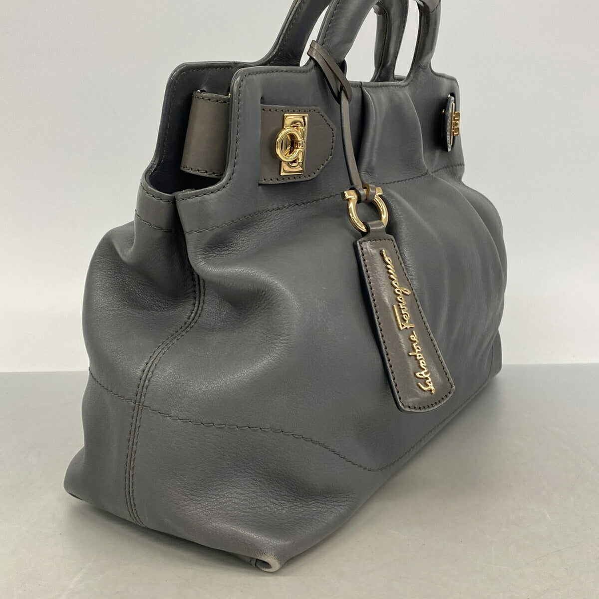 Salvatore Ferragamo Gray Leather Handbag (Pre-Owned)
