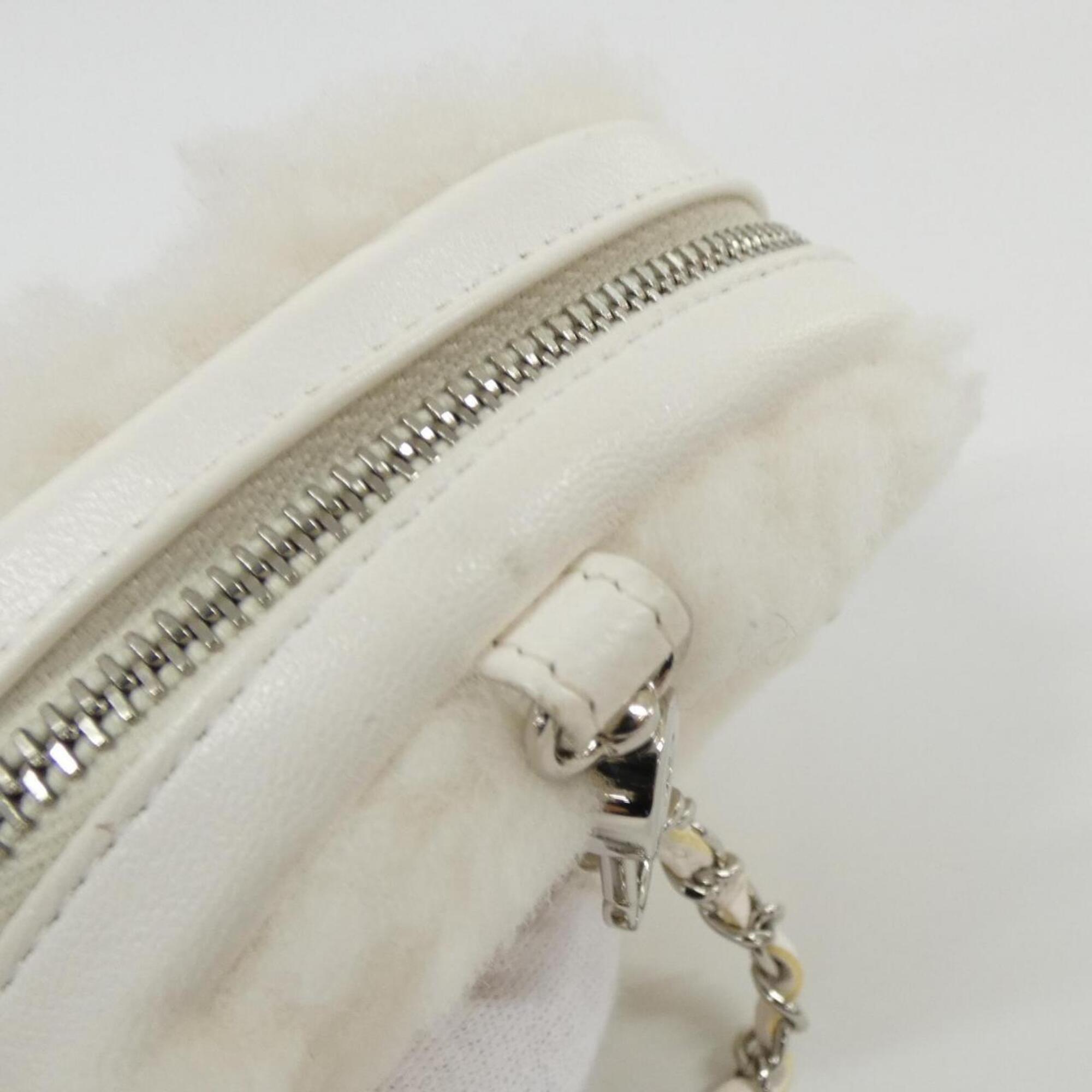 Chanel White Leather Handbag Shoulder Bag (Pre-Owned)