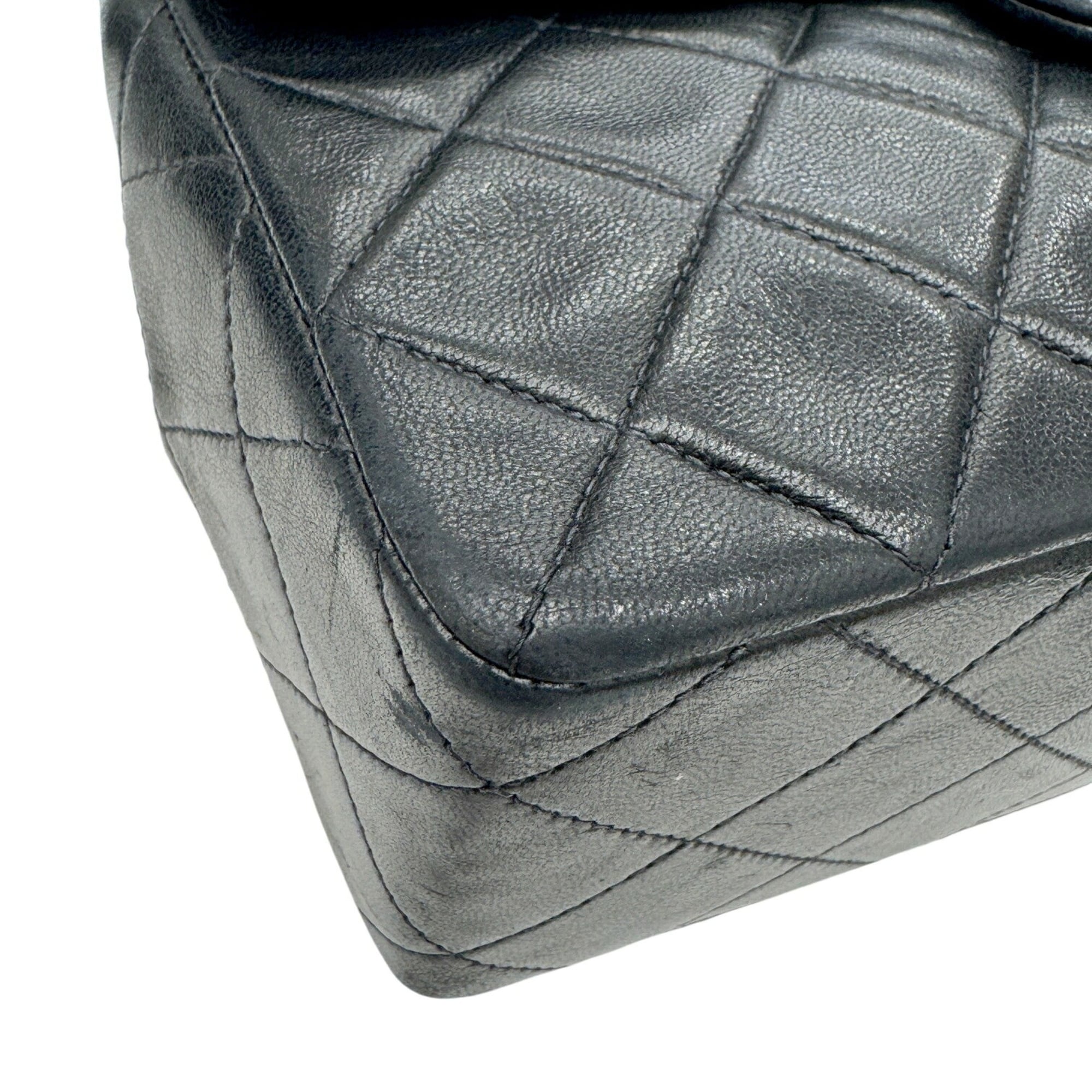 Chanel Black Leather Shoulder Bag (Pre-Owned)