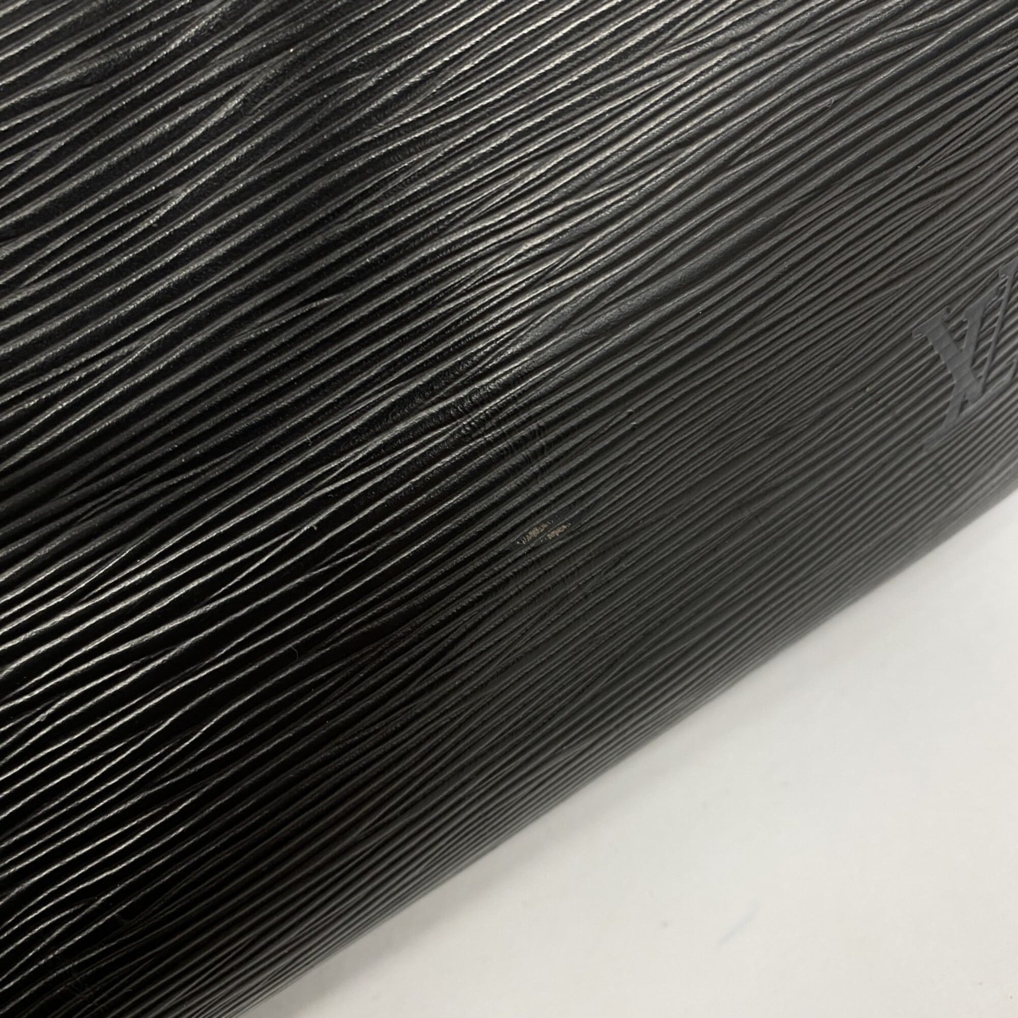 Louis Vuitton Noir Handbag (Pre-Owned)
