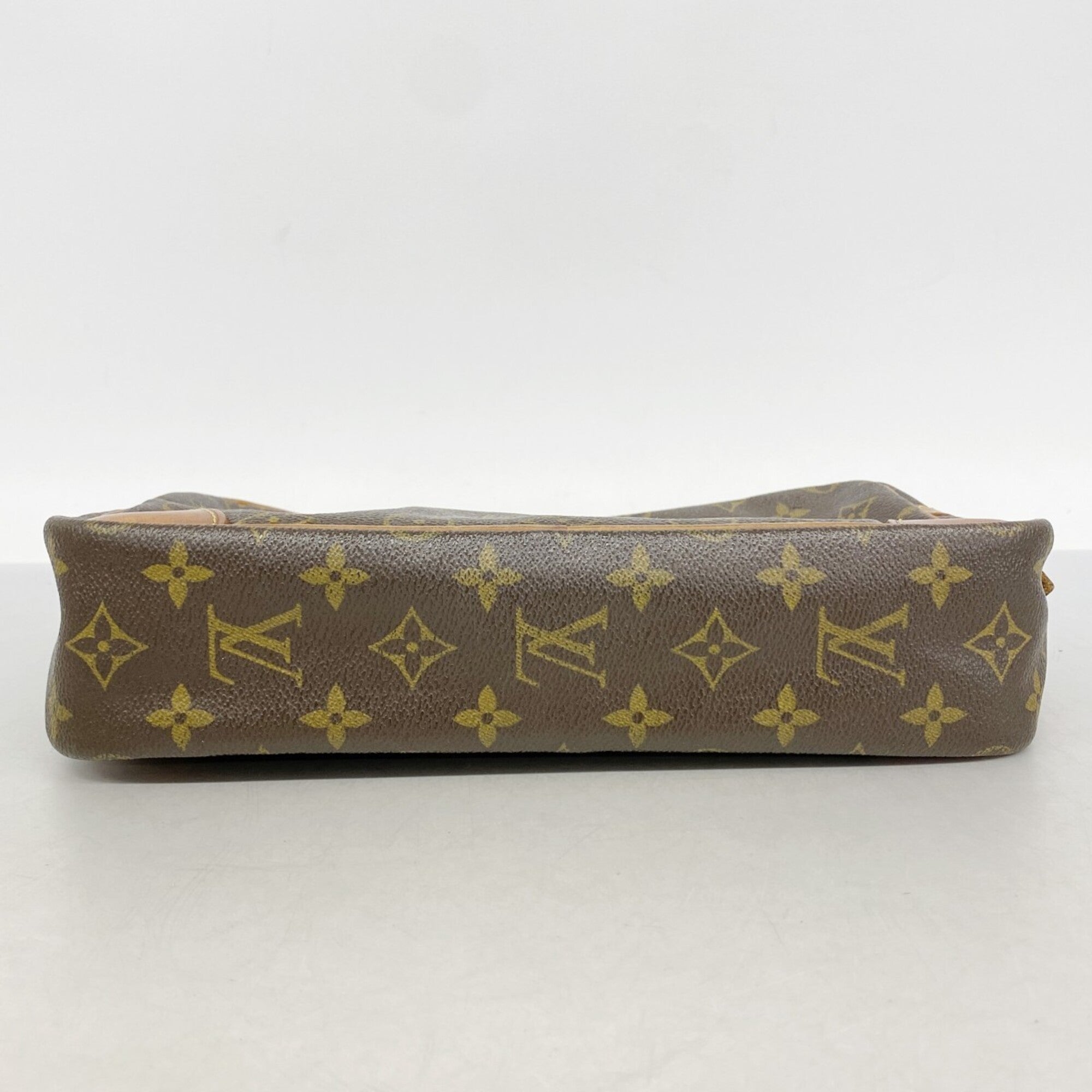 Louis Vuitton Brown Clutch Bag (Pre-Owned)