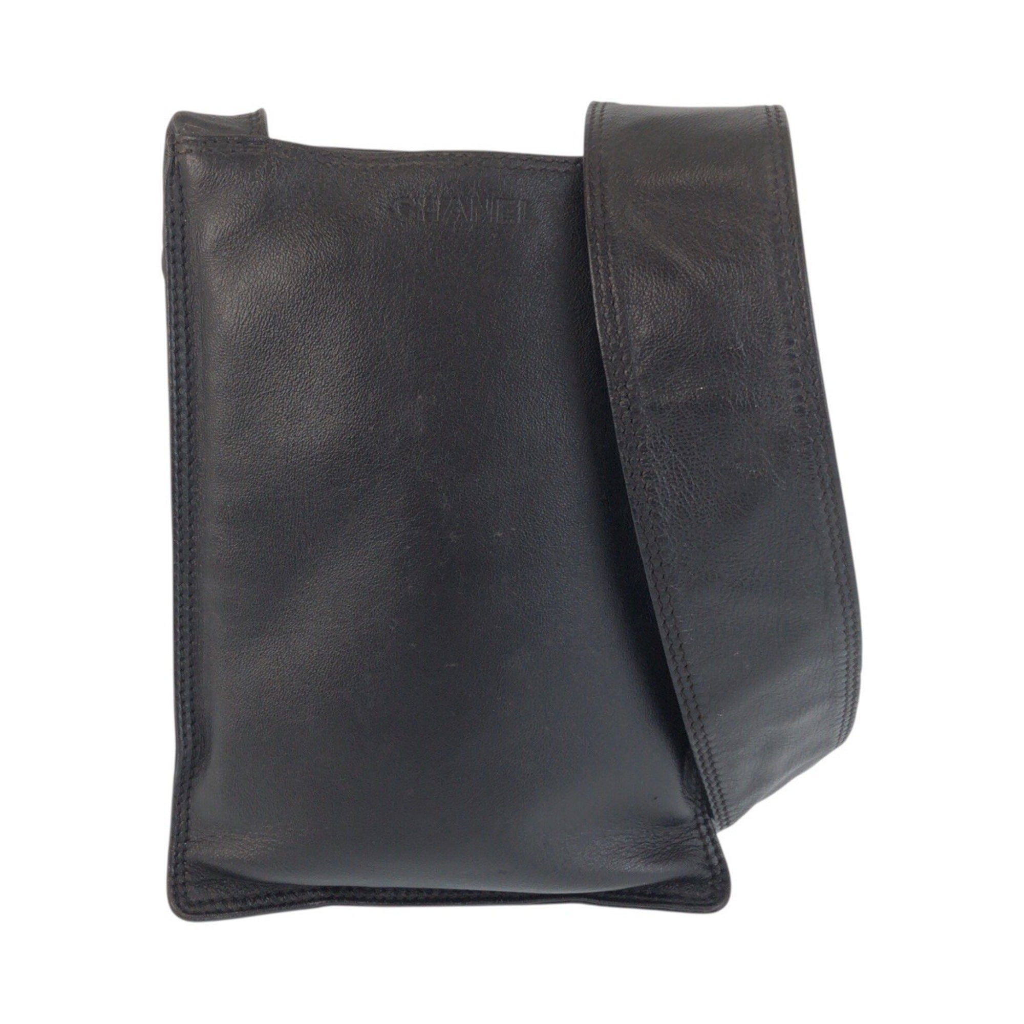 Chanel Black Leather Pochette Shoulder Bag (Pre-Owned)