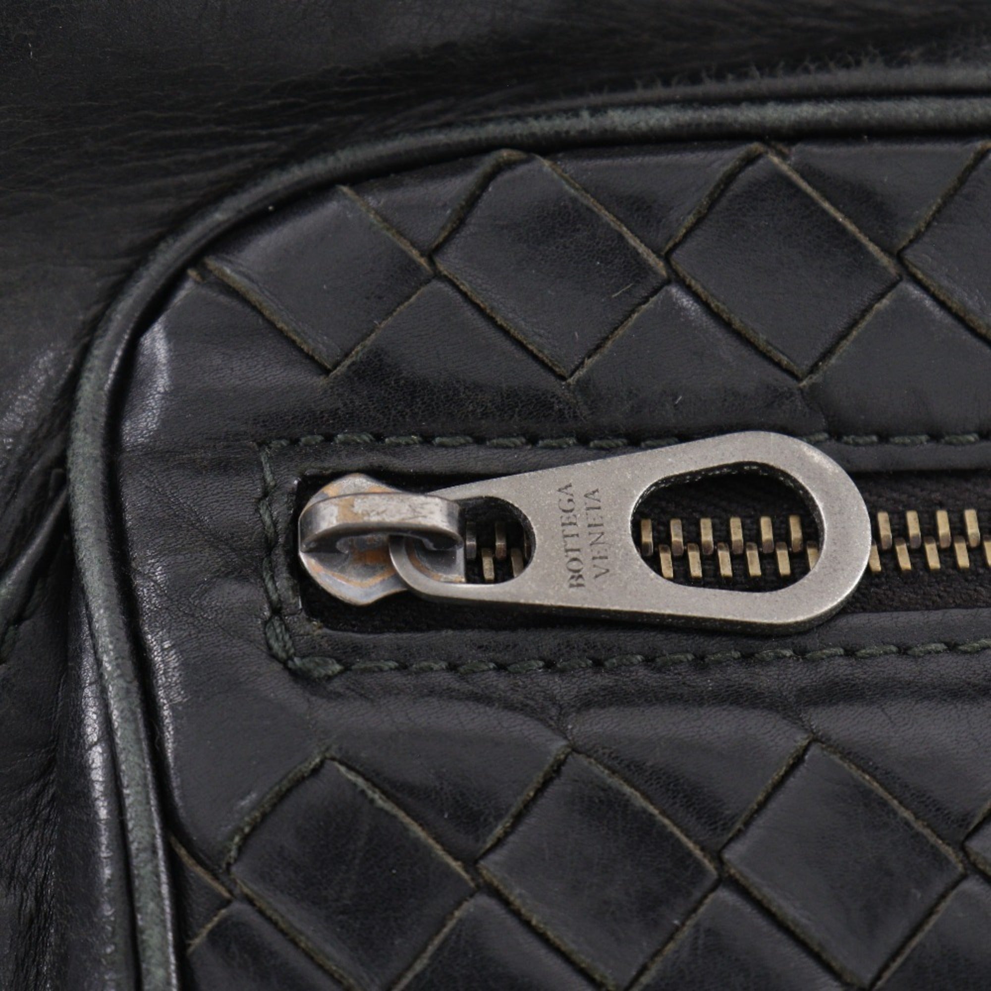 Bottega Veneta Black Leather Shoulder Bag Sling Bag (Pre-Owned)