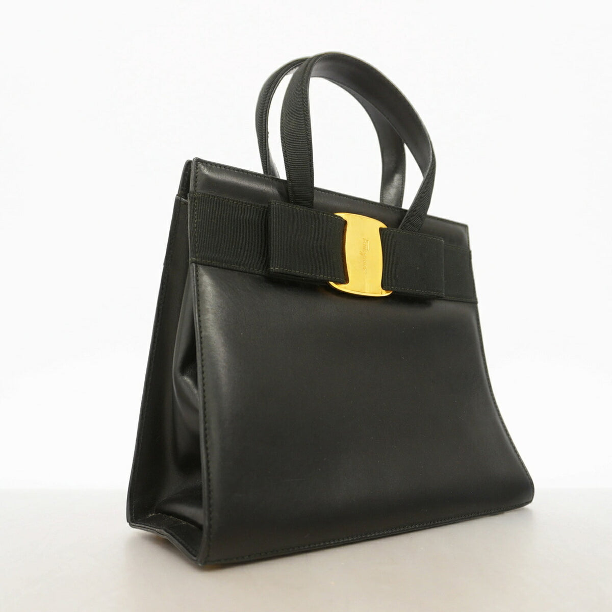Salvatore Ferragamo Black Leather Handbag (Pre-Owned)