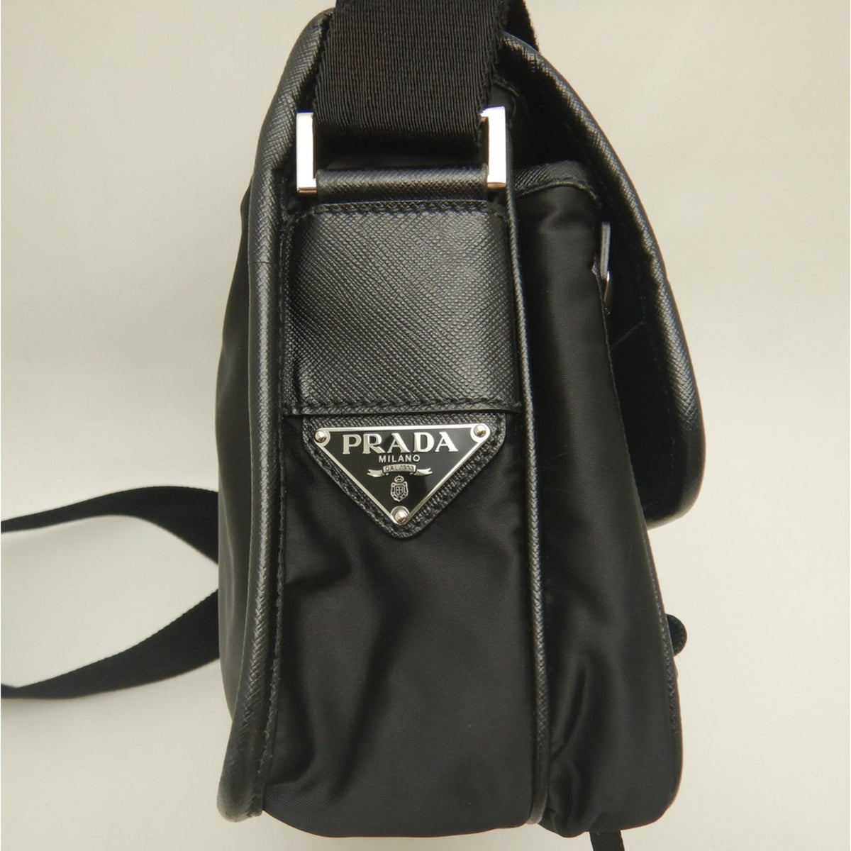 Prada Saffiano Nero Leather Shoulder Bag (Pre-Owned)