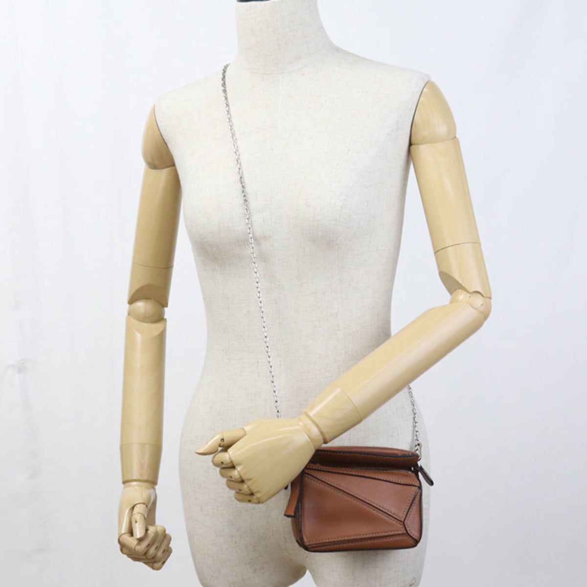 Loewe Brown Leather Handbag (Pre-Owned)