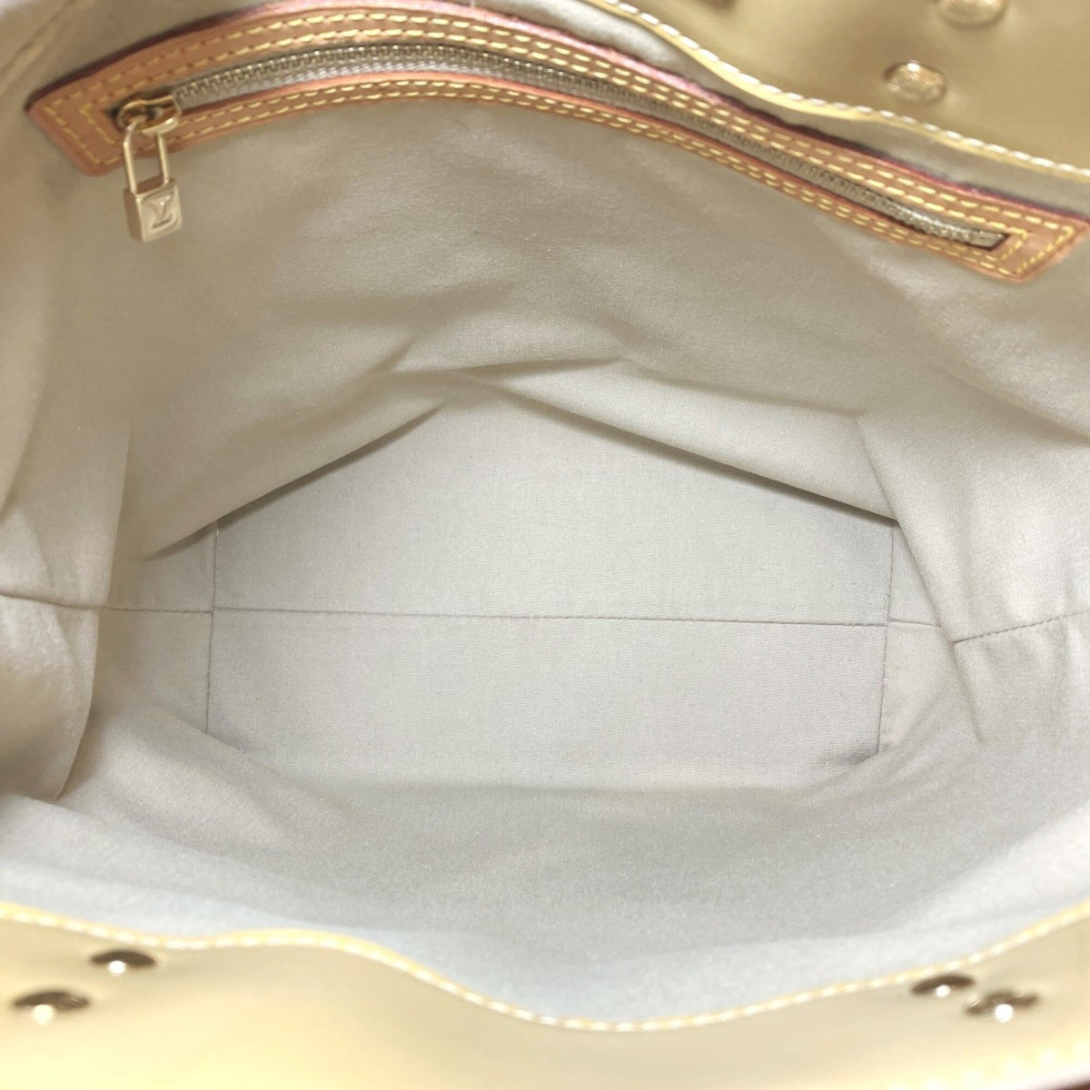 Louis Vuitton Beige Patent Leather Handbag (Pre-Owned)