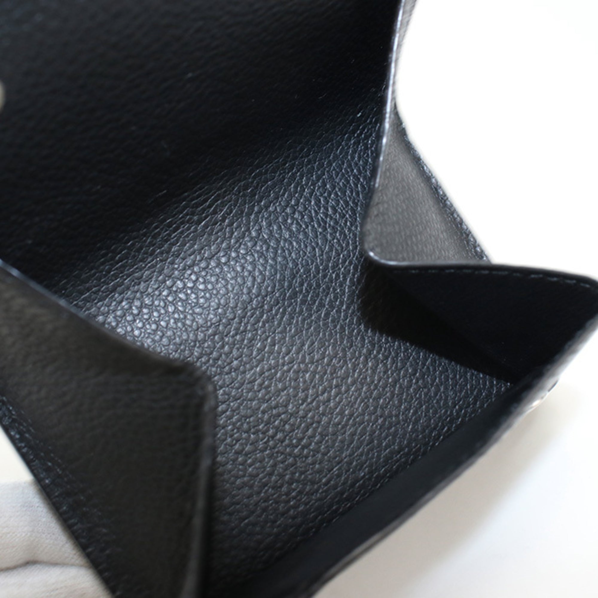 Saint Laurent Black Leather Wallet (Tri-Fold) (Pre-Owned)
