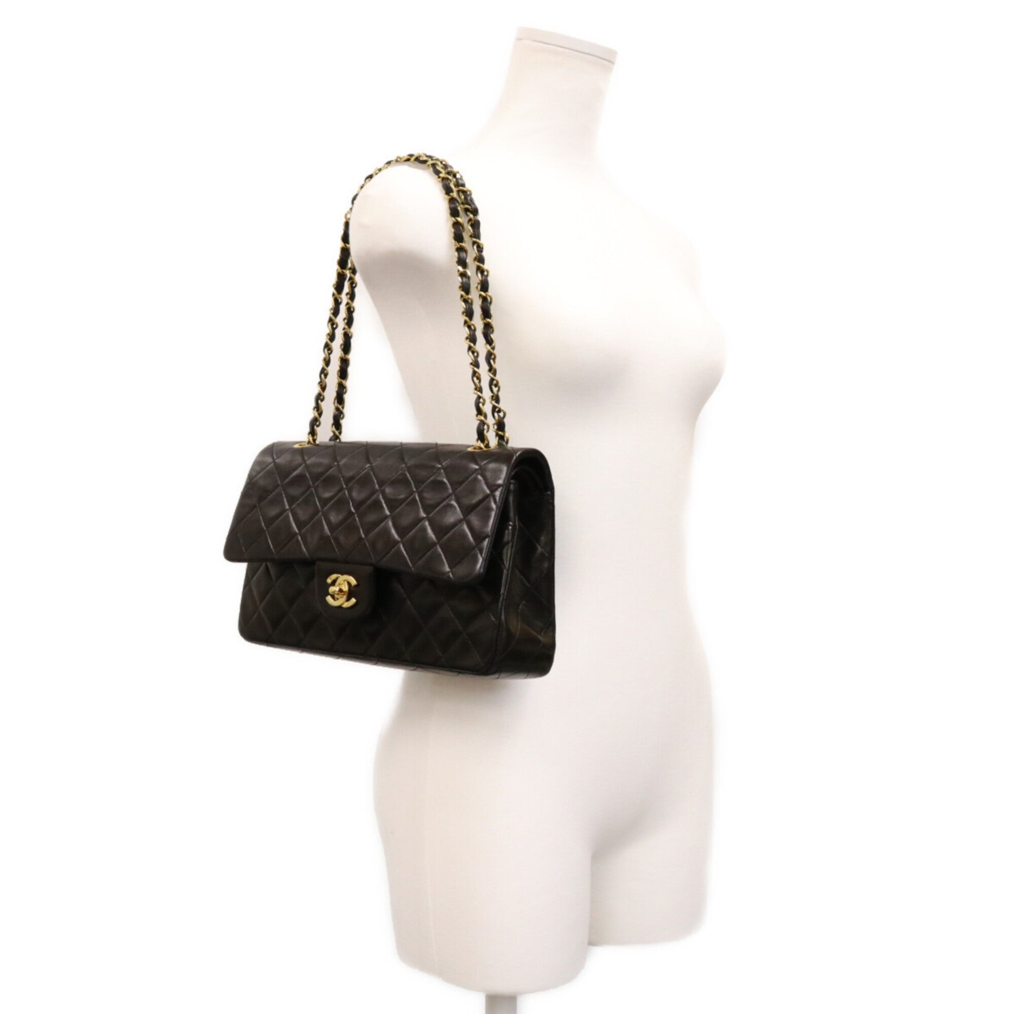 Chanel Black Leather Shoulder Bag (Pre-Owned)
