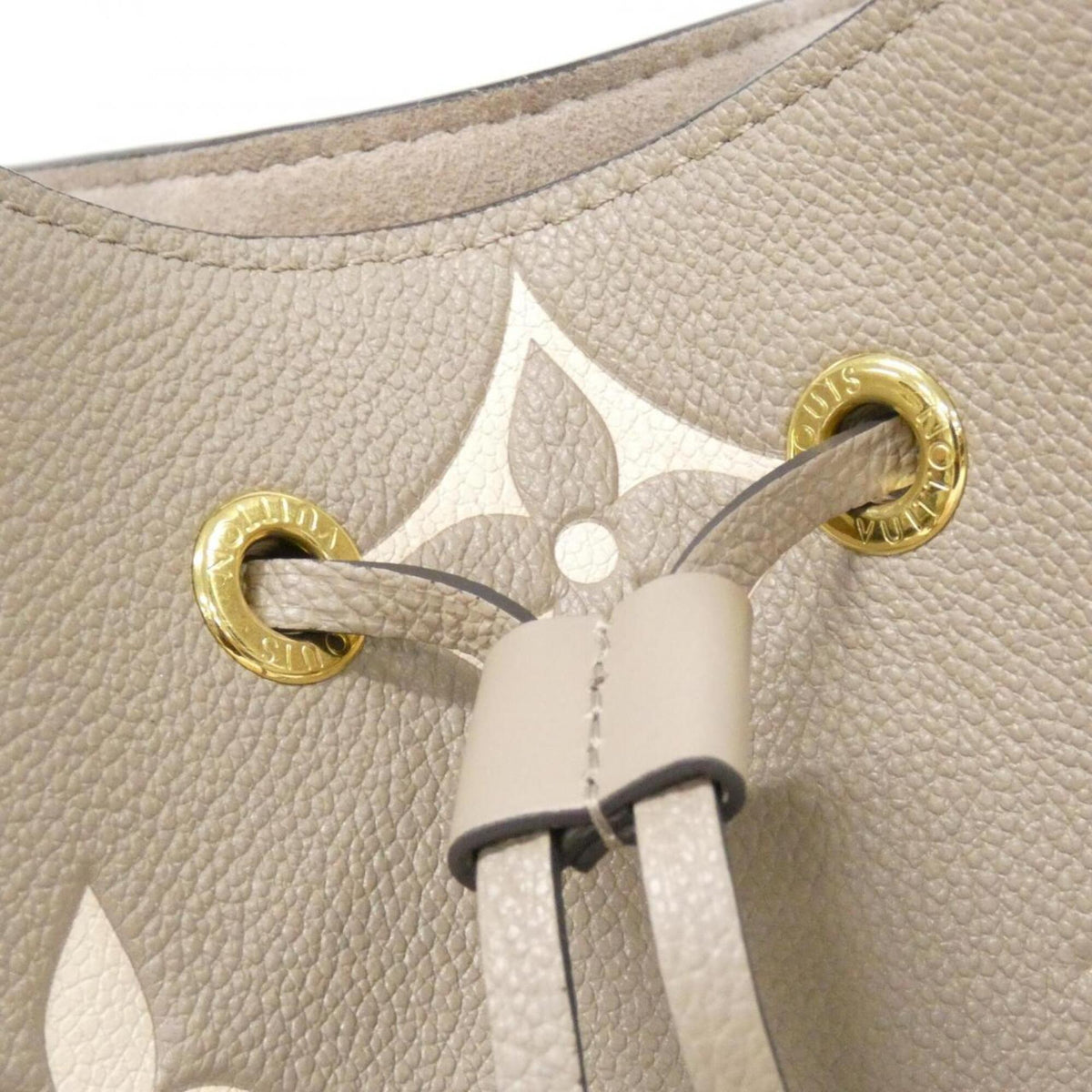 Louis Vuitton Cream Tourterelle Leather Pouch Shoulder Bag (Pre-Owned)