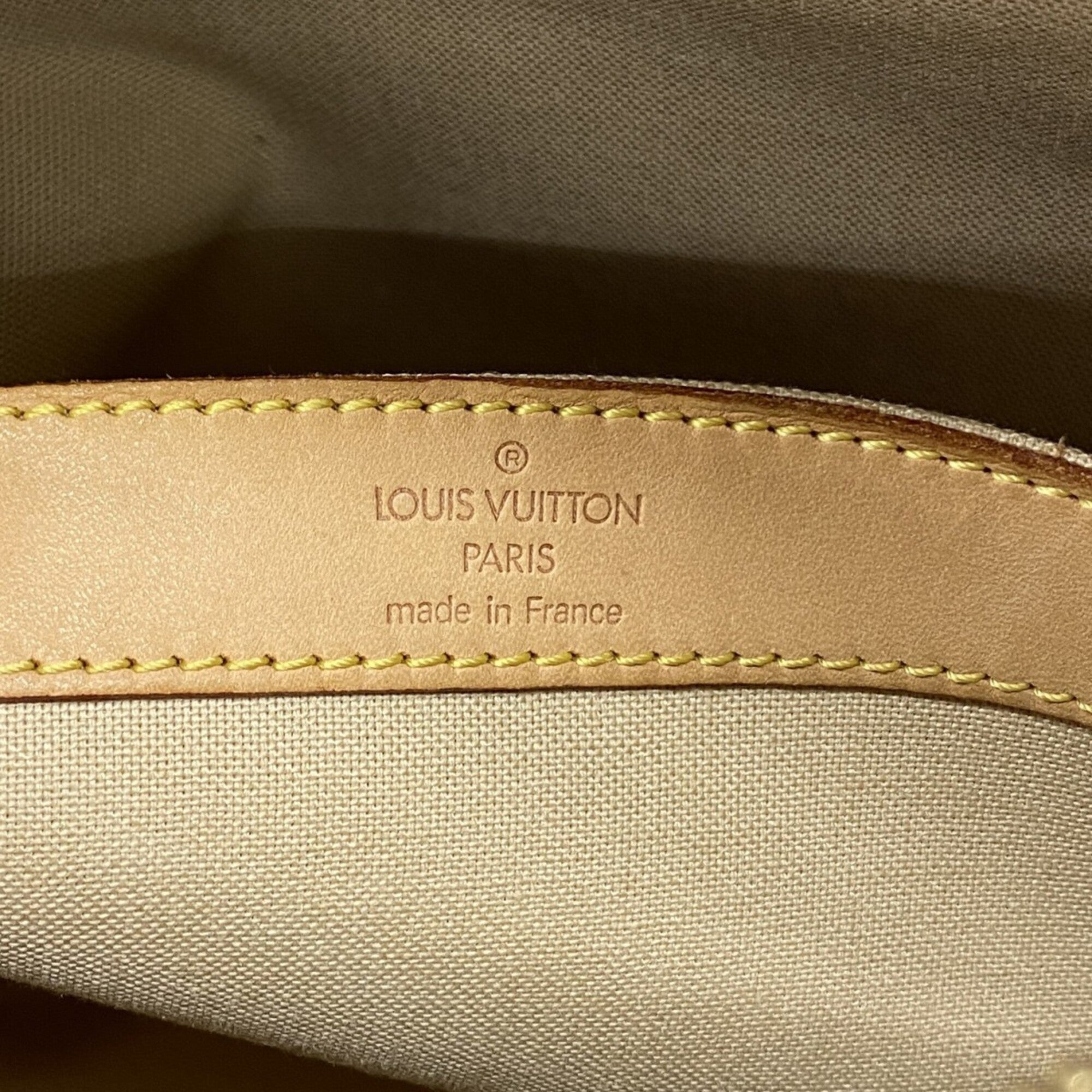 Louis Vuitton White Shoulder Bag (Pre-Owned)